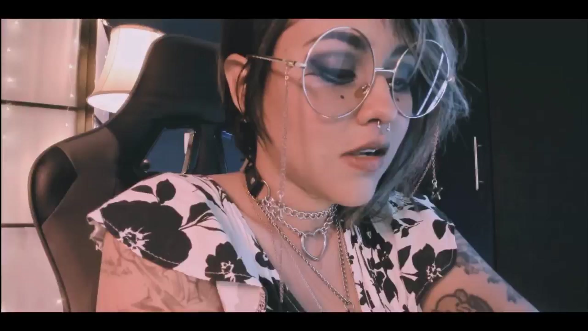 Gallery image thumbnail from AbraxxysRadio's myfreecams stream on, 06/16/2024, 18:17 image 19 of 20