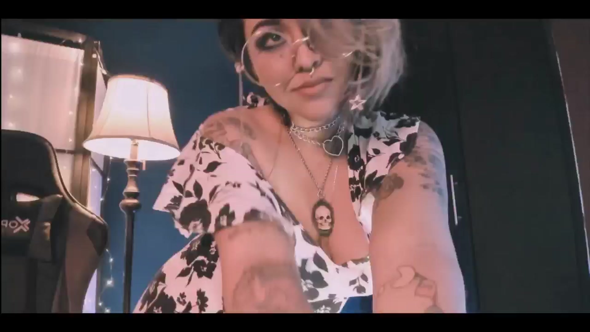 Gallery image thumbnail from AbraxxysRadio's myfreecams stream on, 06/16/2024, 19:18 image 19 of 20