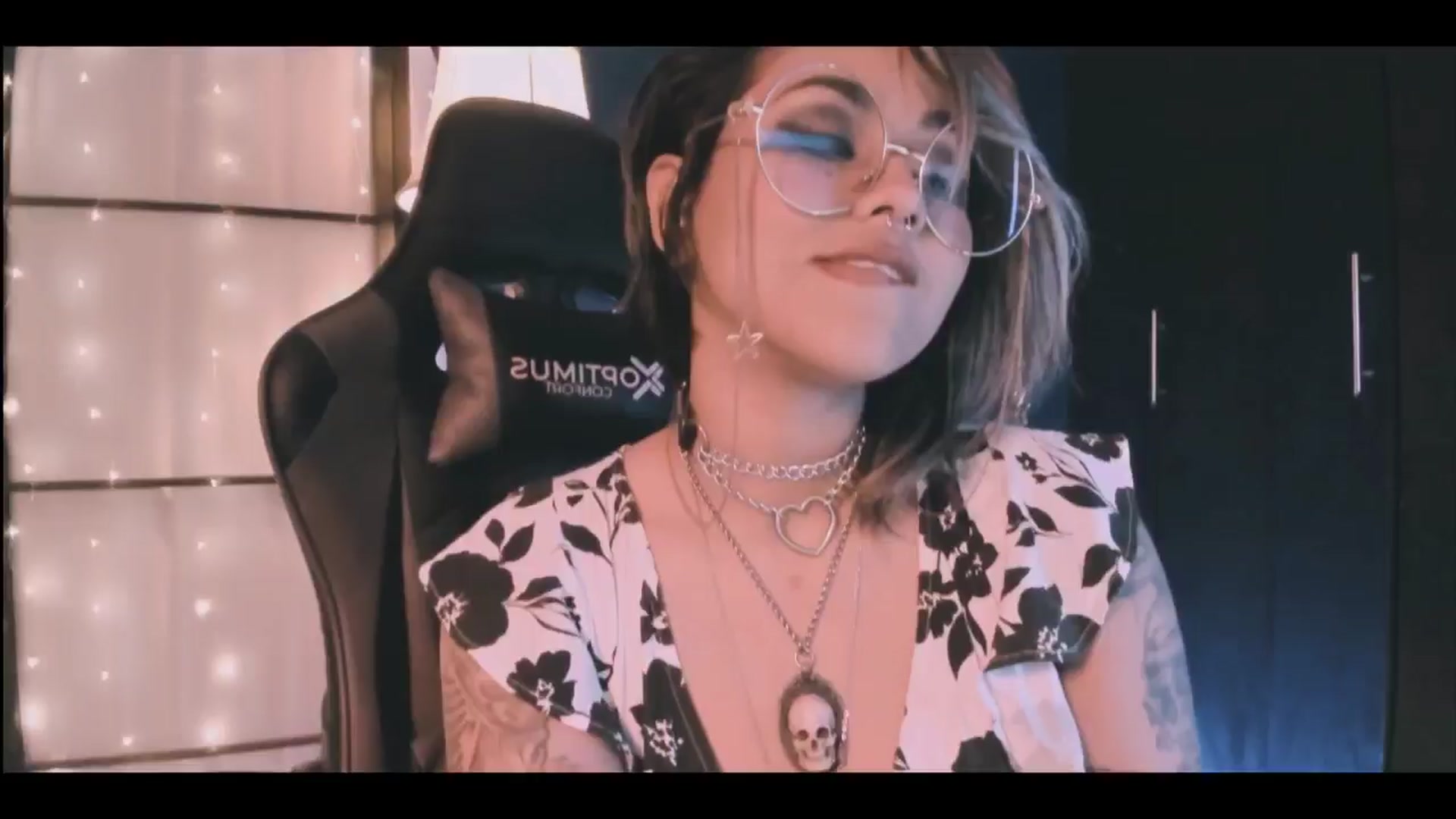 Gallery image thumbnail from AbraxxysRadio's myfreecams stream on, 06/16/2024, 19:18 image 6 of 20