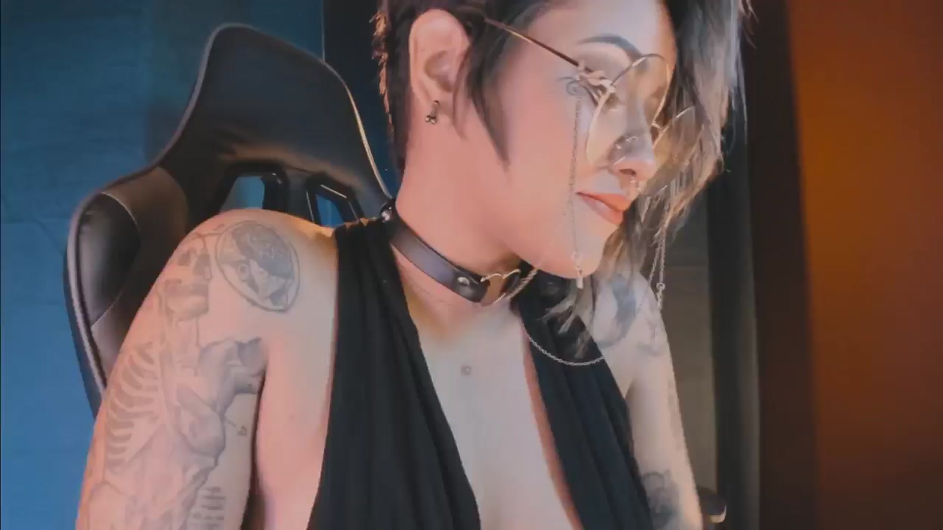 Gallery image thumbnail from AbraxxysRadio's myfreecams stream on, 06/25/2024, 23:31 image 9 of 20