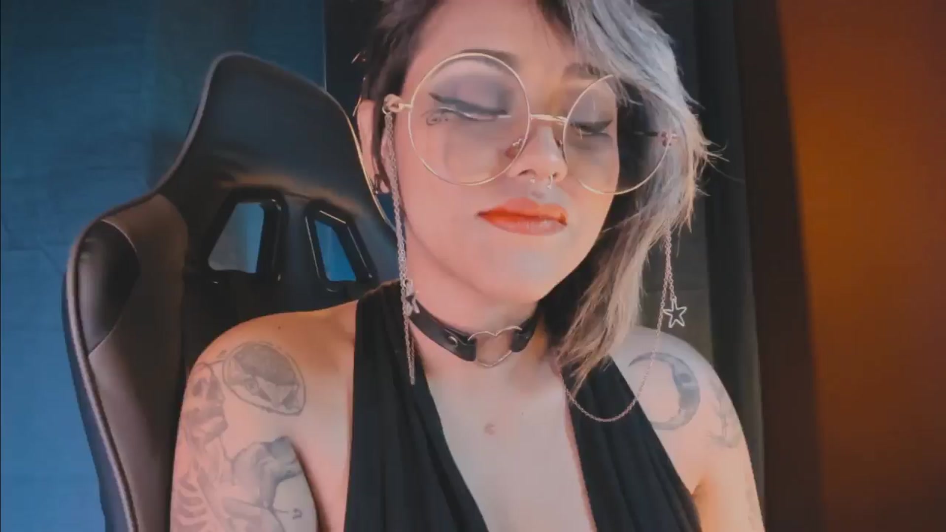 Gallery image thumbnail from AbraxxysRadio's myfreecams stream on, 06/25/2024, 23:31 image 11 of 20