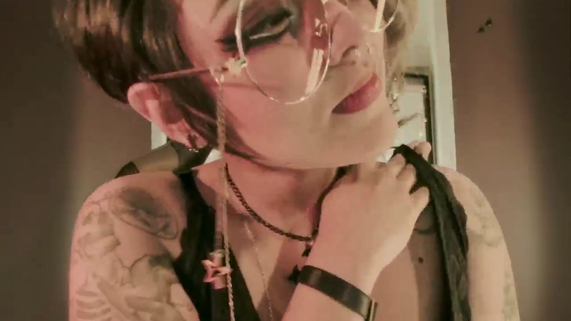 Gallery image thumbnail from AbraxxysRadio's myfreecams stream on, 06/27/2024, 23:45 image 17 of 20