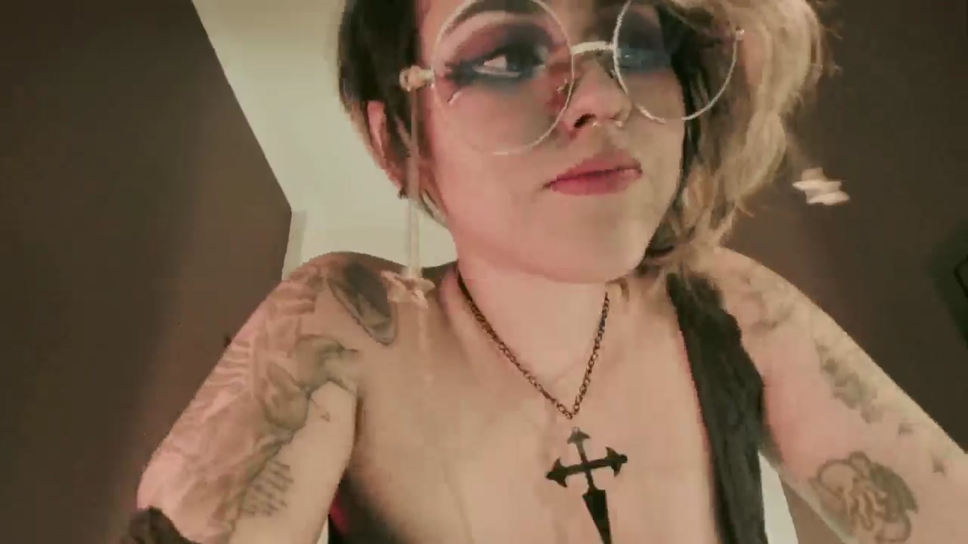 Gallery image thumbnail from AbraxxysRadio's myfreecams stream on, 06/27/2024, 23:45 image 16 of 20