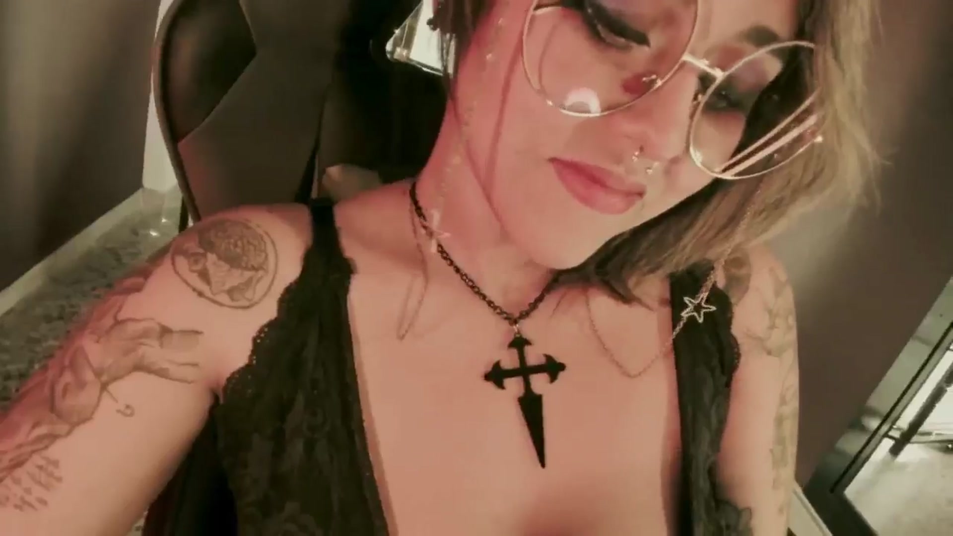 Gallery image thumbnail from AbraxxysRadio's myfreecams stream on, 06/27/2024, 23:45 image 18 of 20
