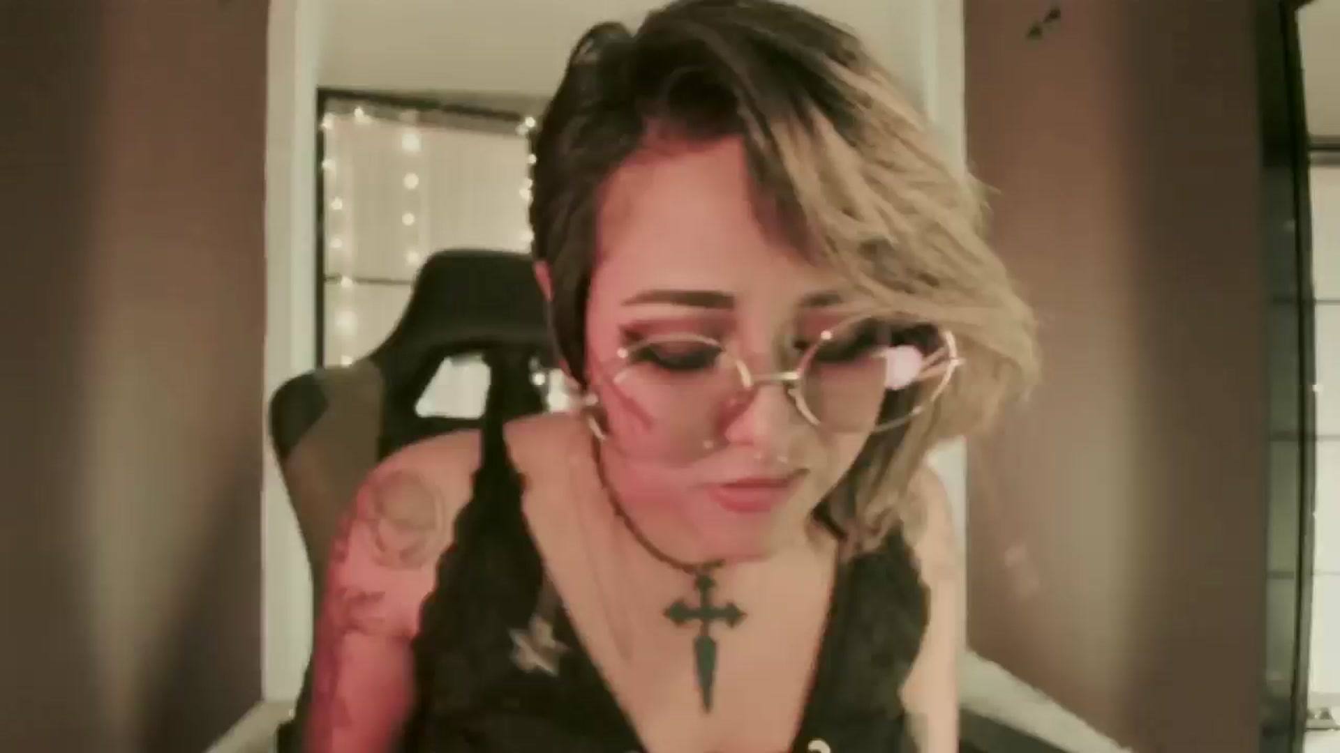 Gallery image thumbnail from AbraxxysRadio's myfreecams stream on, 06/28/2024, 24:10 image 1 of 20