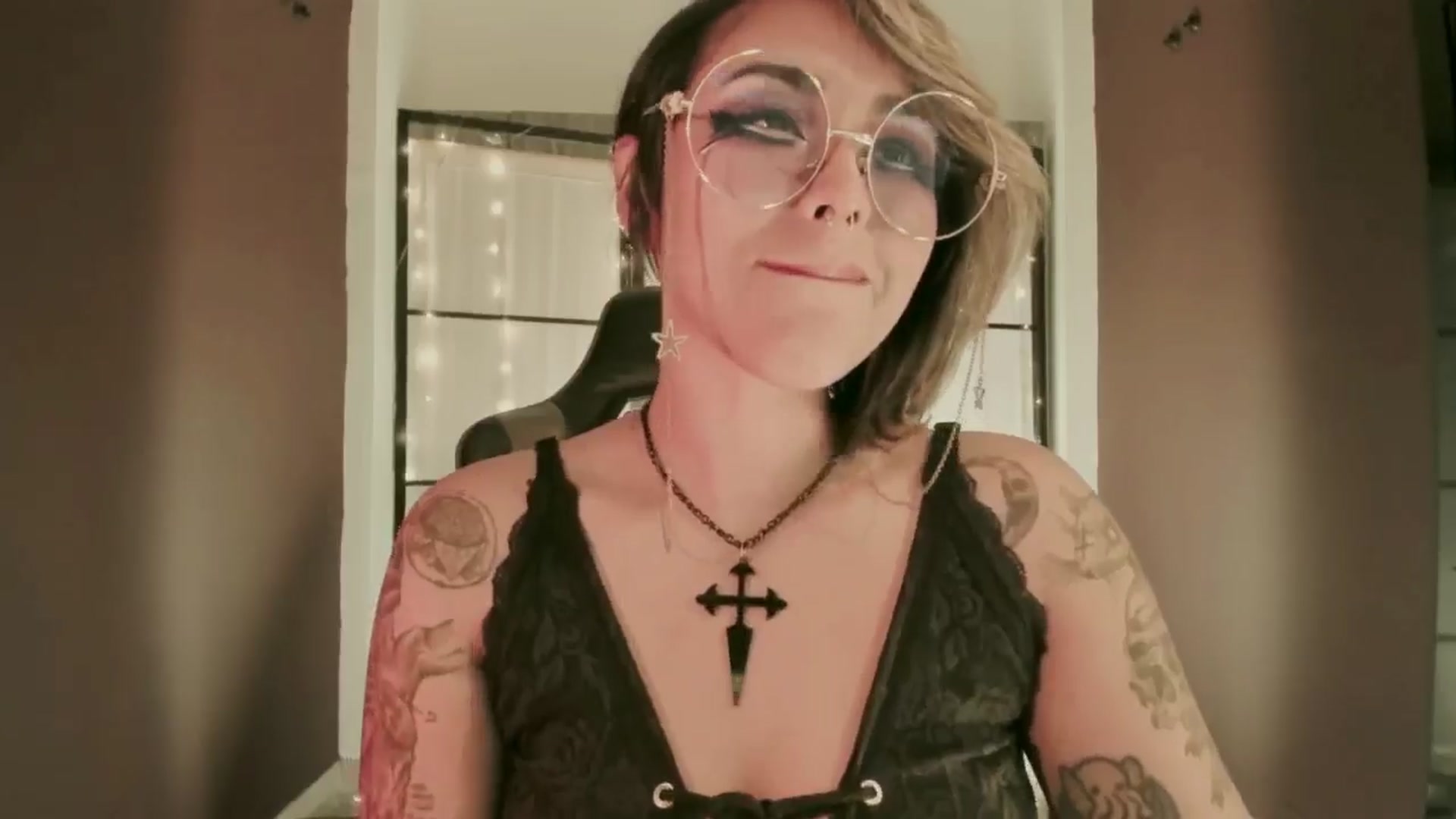 Gallery image thumbnail from AbraxxysRadio's myfreecams stream on, 06/28/2024, 24:10 image 11 of 20