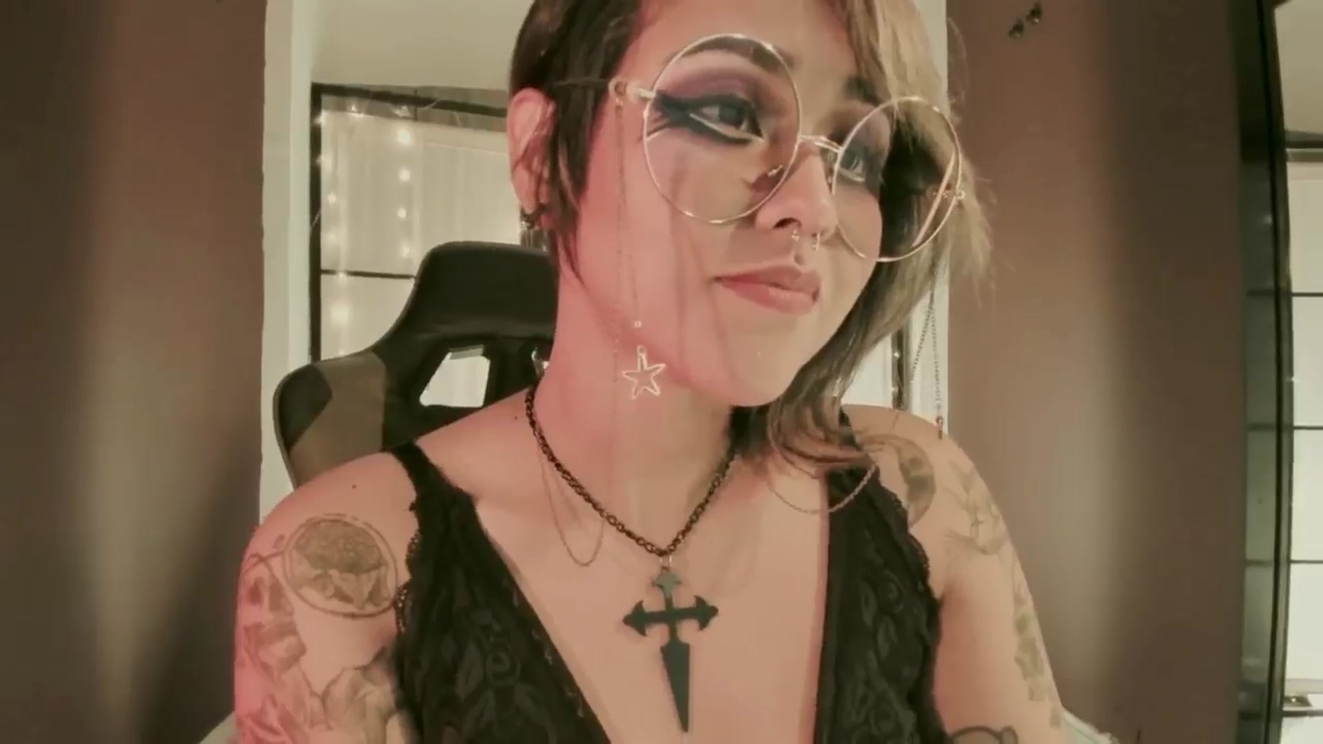 Gallery image thumbnail from AbraxxysRadio's myfreecams stream on, 06/28/2024, 24:10 image 3 of 20