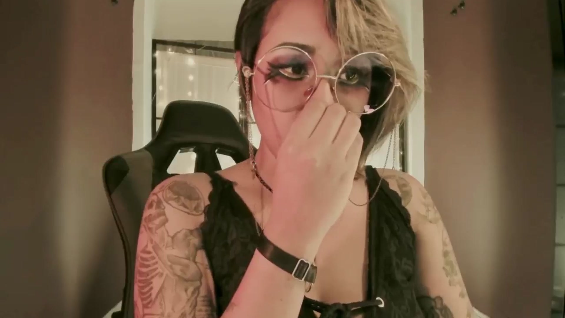 Gallery image thumbnail from AbraxxysRadio's myfreecams stream on, 06/28/2024, 24:10 image 6 of 20