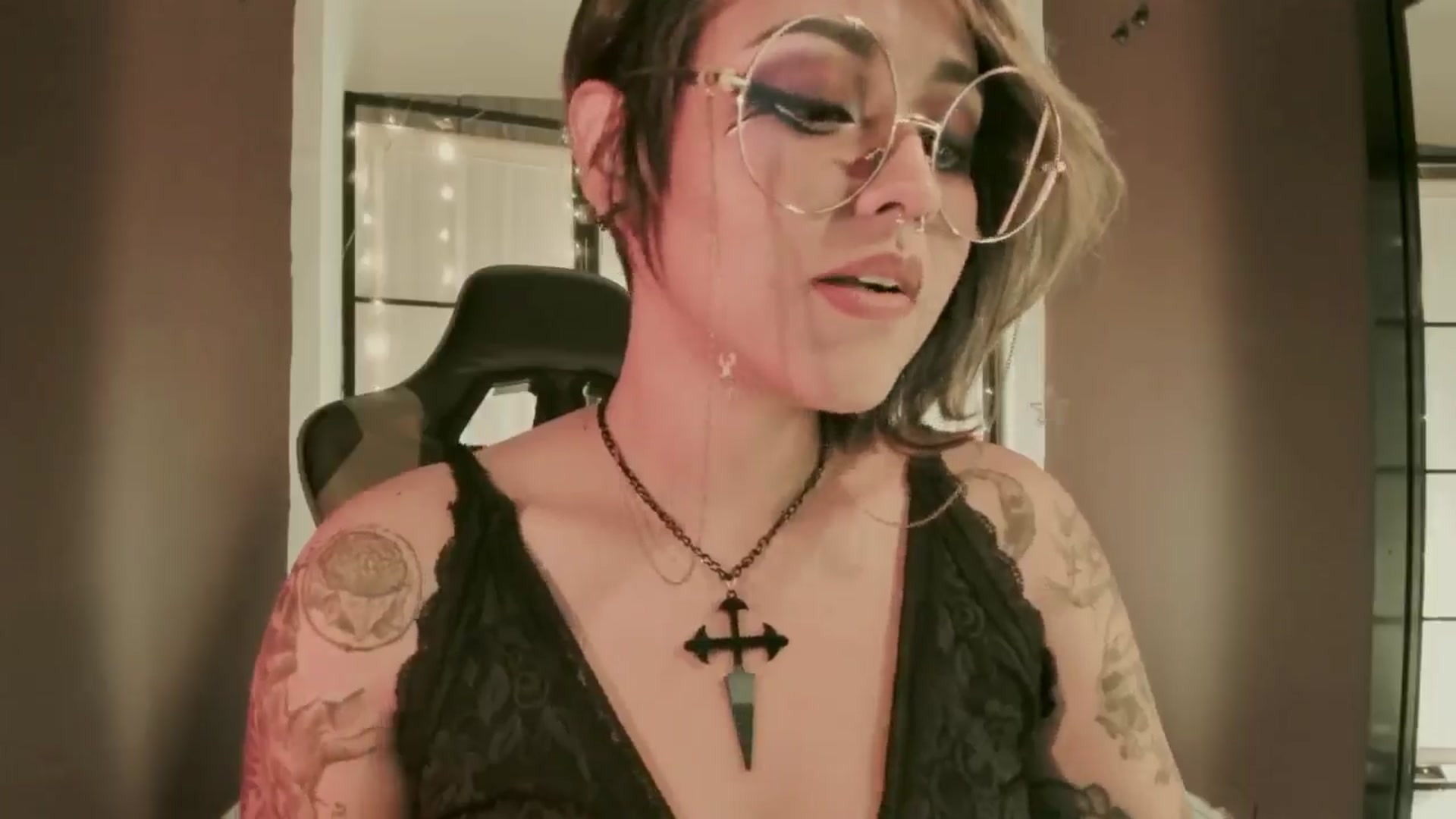 Gallery image thumbnail from AbraxxysRadio's myfreecams stream on, 06/28/2024, 24:10 image 2 of 20