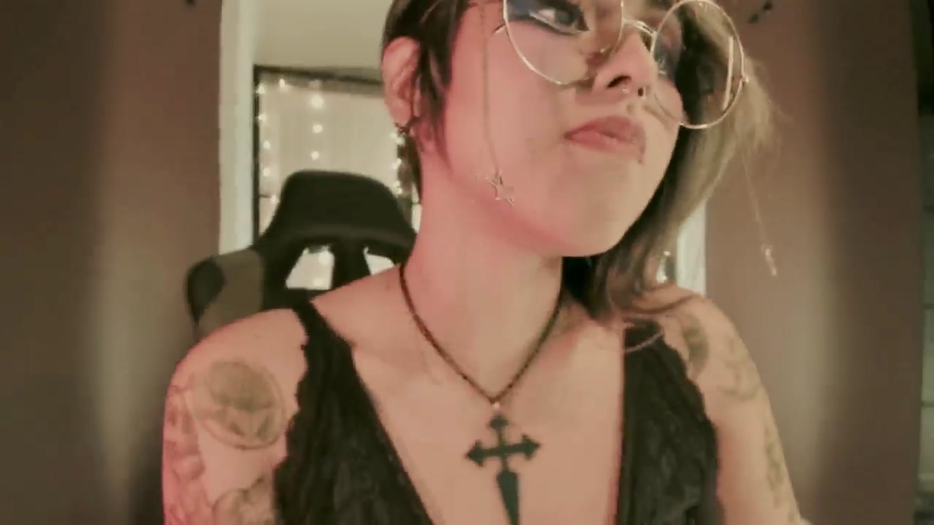 Gallery image thumbnail from AbraxxysRadio's myfreecams stream on, 06/28/2024, 24:10 image 5 of 20