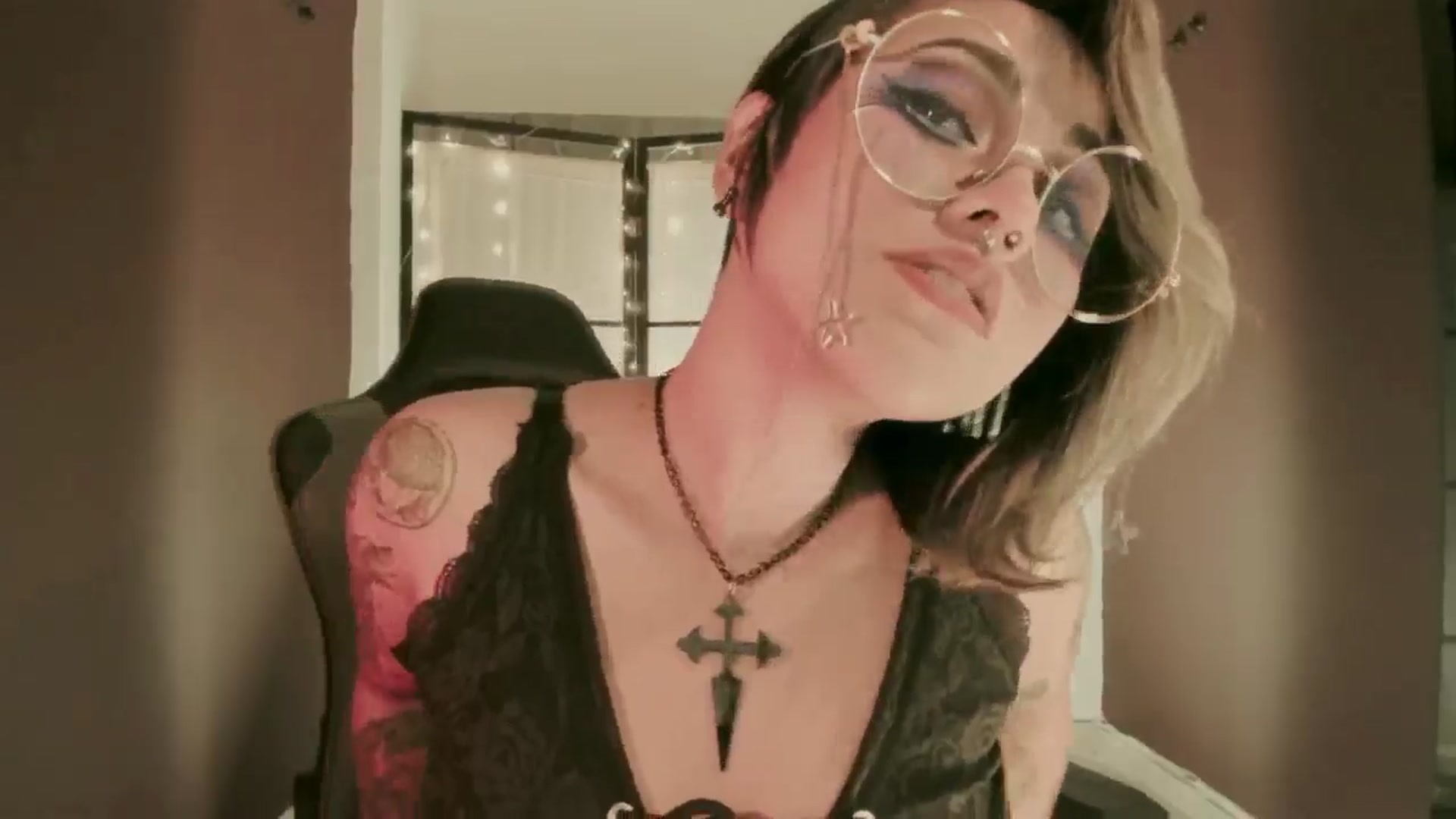 Gallery image thumbnail from AbraxxysRadio's myfreecams stream on, 06/28/2024, 24:10 image 9 of 20