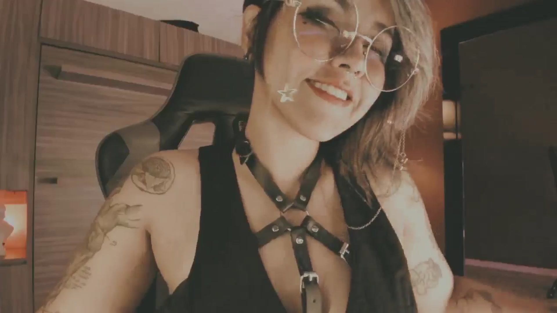 Gallery image thumbnail from AbraxxysRadio's myfreecams stream on, 06/28/2024, 22:44 image 2 of 20
