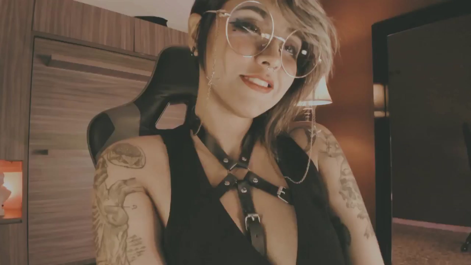 Gallery image thumbnail from AbraxxysRadio's myfreecams stream on, 06/28/2024, 22:44 image 5 of 20