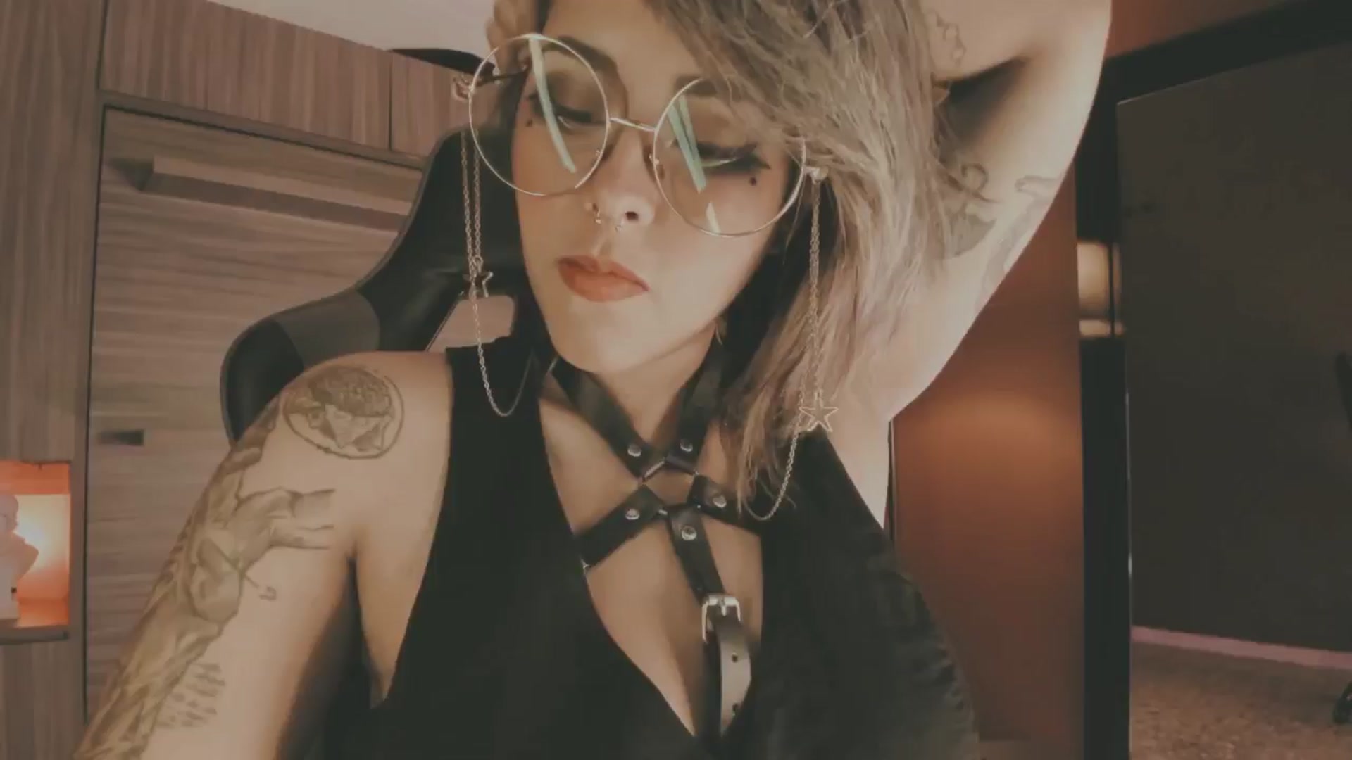 Gallery image thumbnail from AbraxxysRadio's myfreecams stream on, 06/28/2024, 22:44 image 1 of 20
