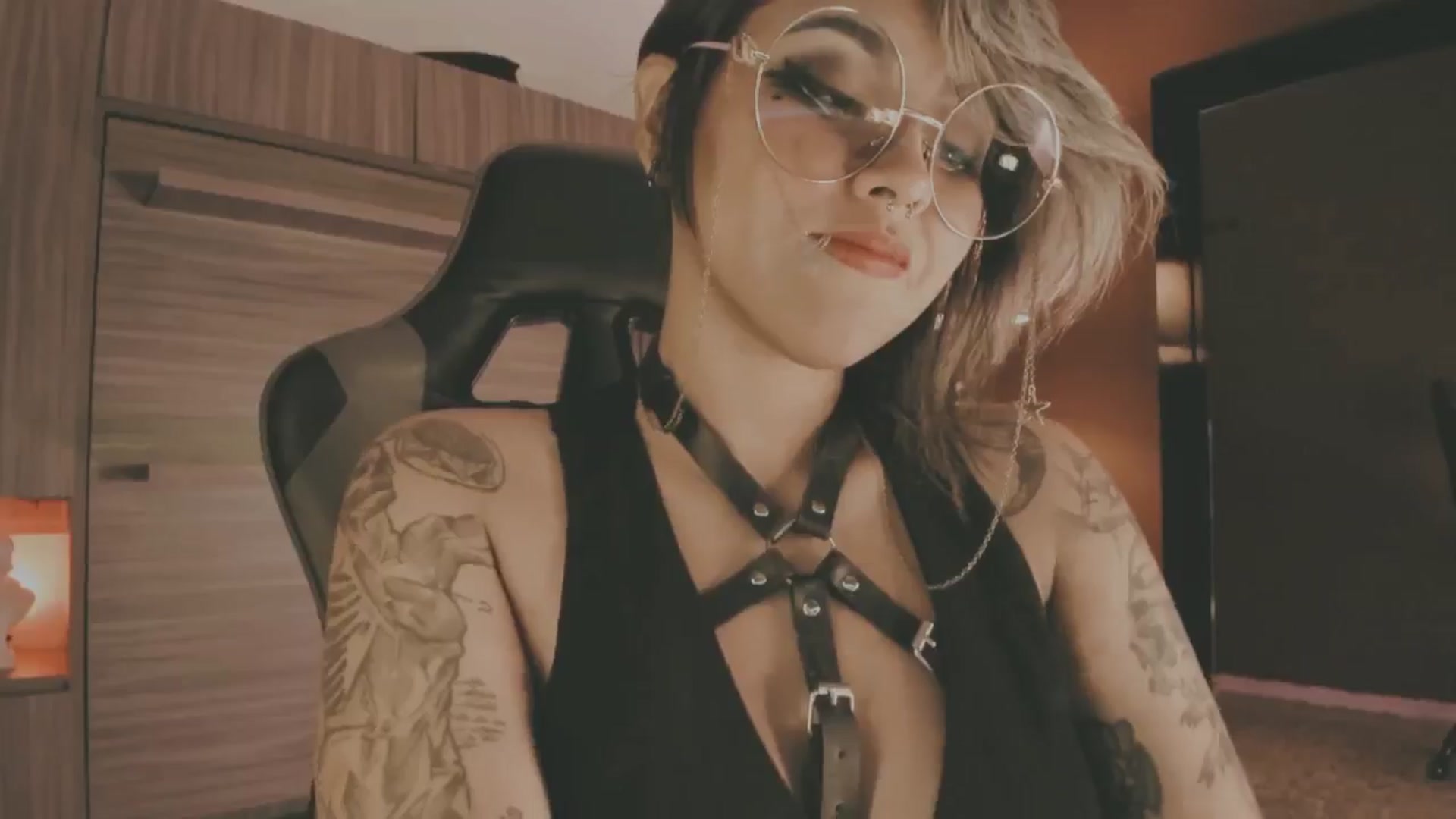 Gallery image thumbnail from AbraxxysRadio's myfreecams stream on, 06/28/2024, 22:44 image 3 of 20