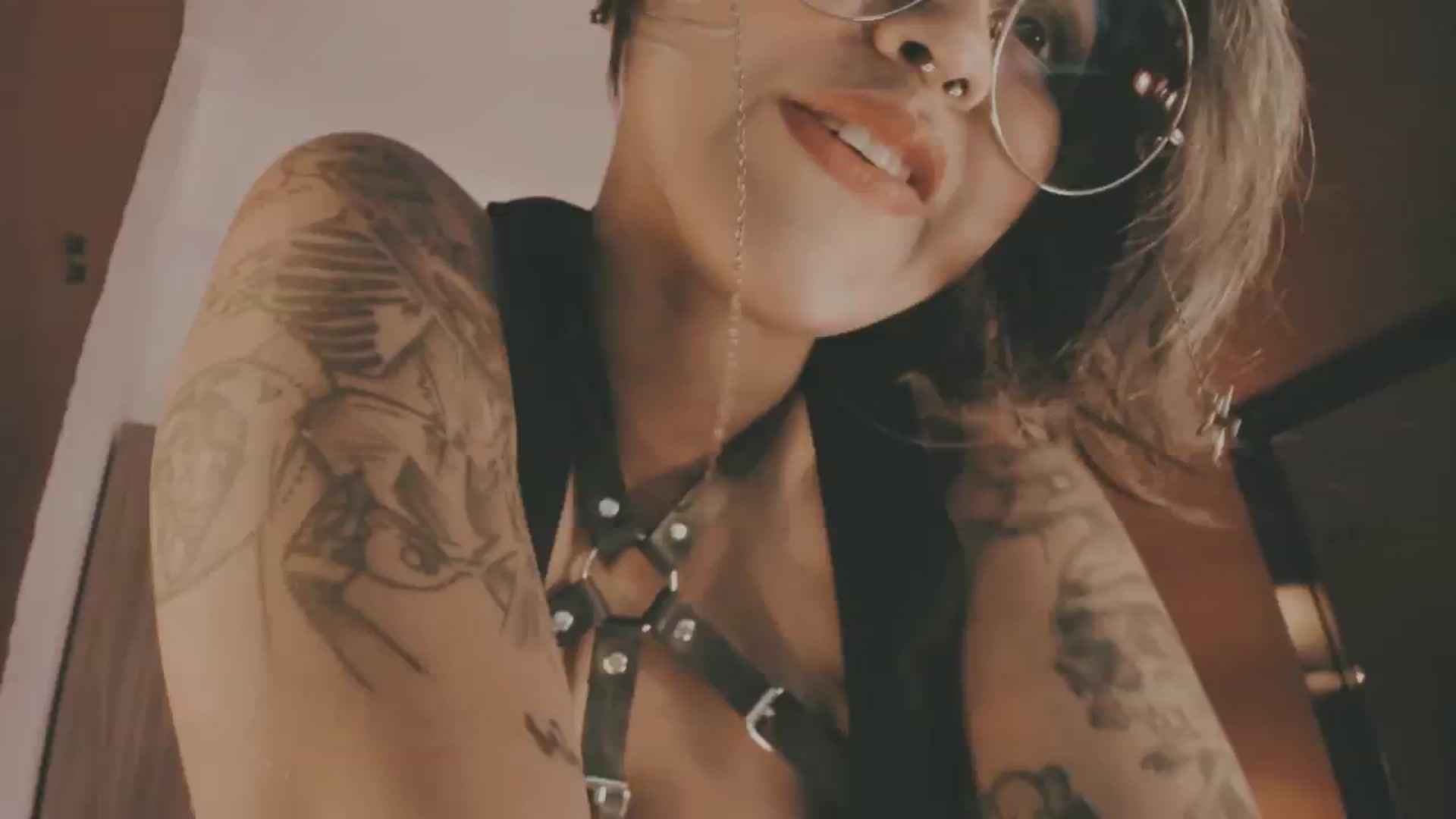 Gallery image thumbnail from AbraxxysRadio's myfreecams stream on, 06/28/2024, 23:36 image 5 of 20