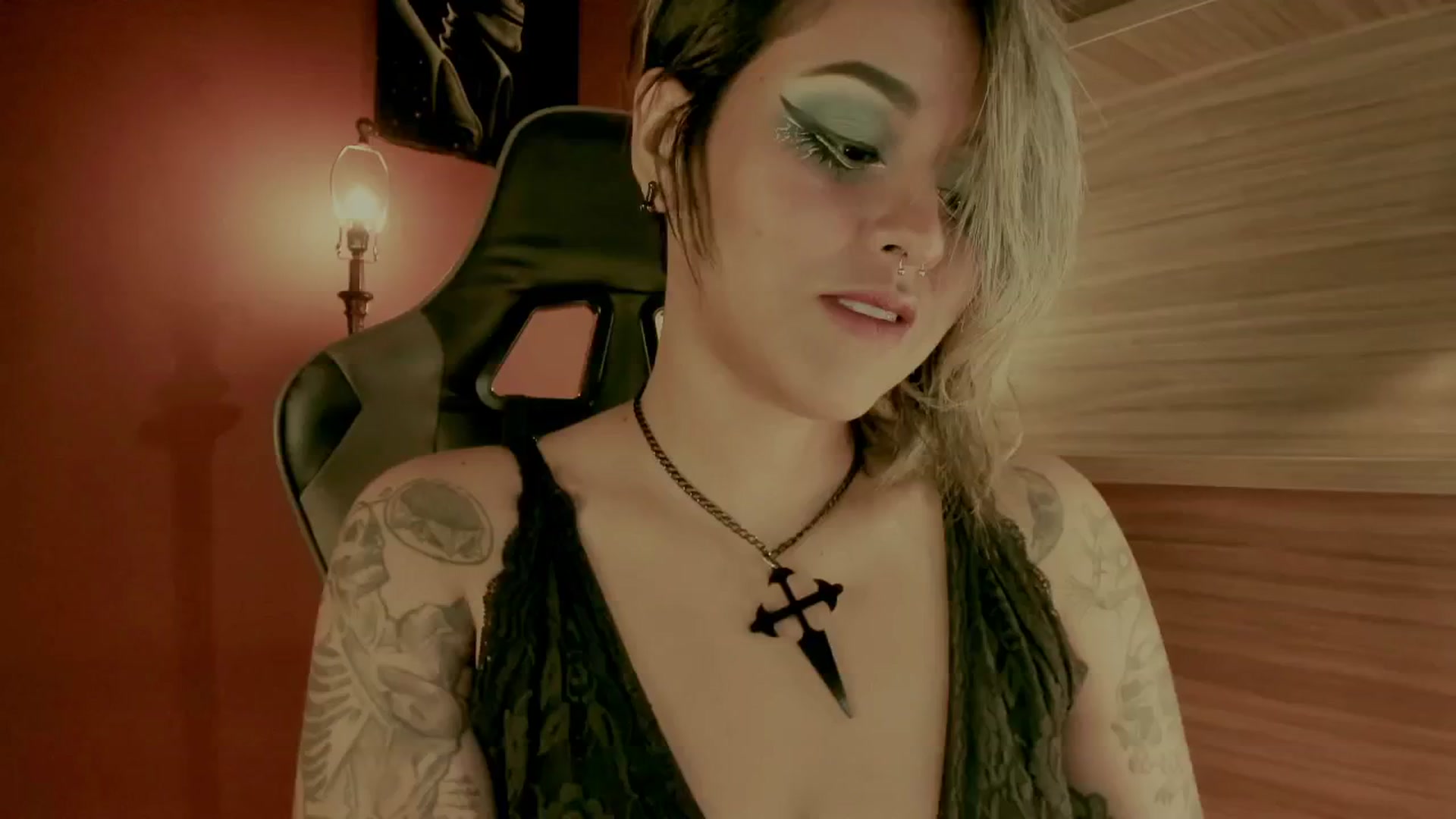 Gallery image thumbnail from AbraxxysRadio's myfreecams stream on, 07/16/2024, 23:39 image 4 of 20