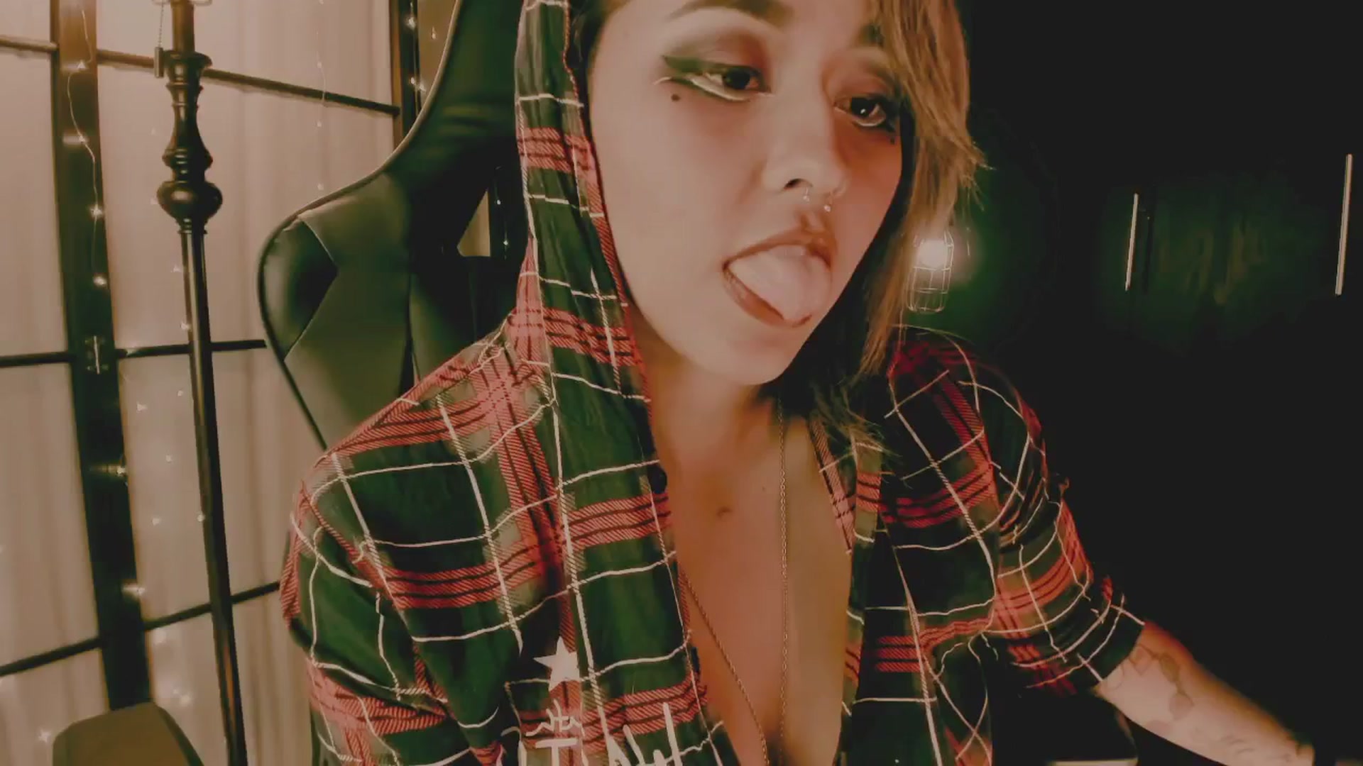 Gallery image thumbnail from AbraxxysRadio's myfreecams stream on, 07/31/2024, 24:23 image 5 of 20