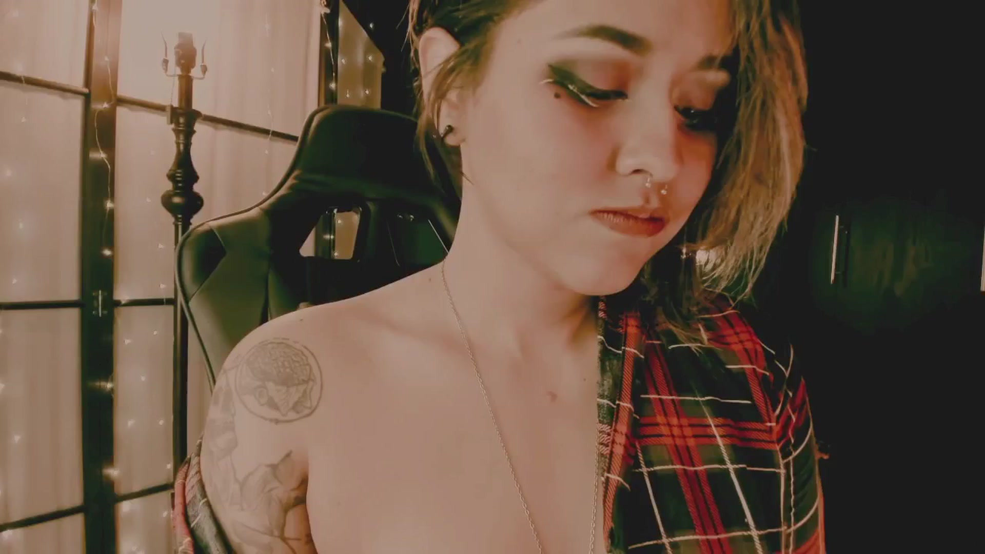 Gallery image thumbnail from AbraxxysRadio's myfreecams stream on, 07/31/2024, 24:23 image 18 of 20