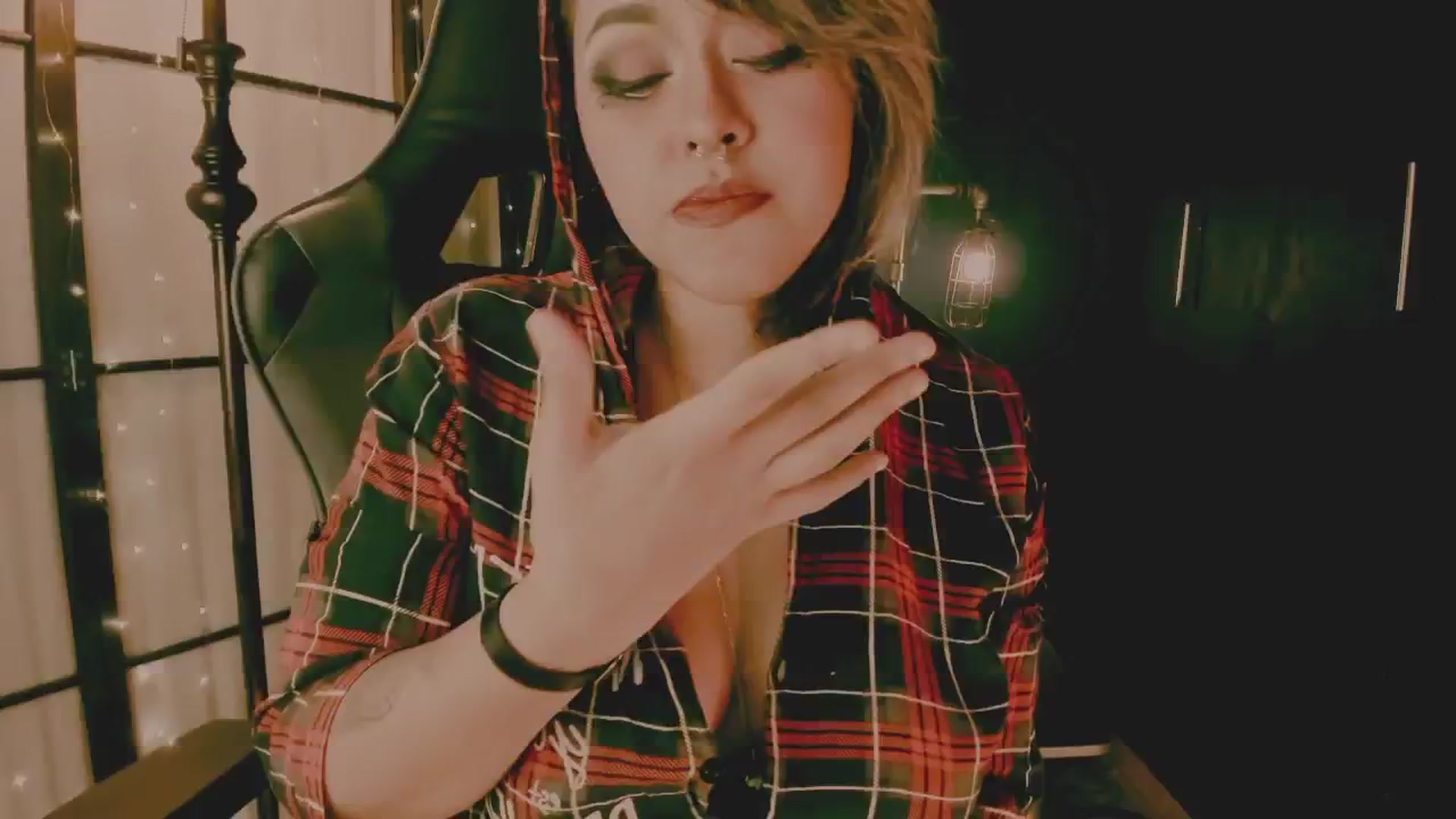 Gallery image thumbnail from AbraxxysRadio's myfreecams stream on, 07/31/2024, 24:23 image 2 of 20