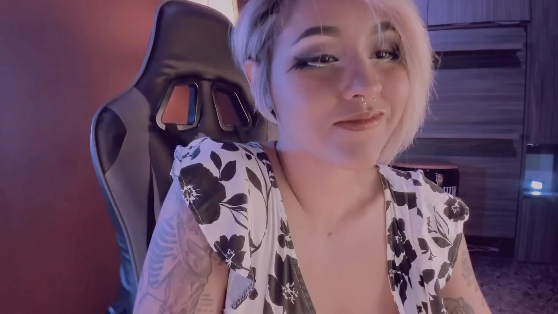 Gallery image thumbnail from AbraxxysRadio's myfreecams stream on, 08/03/2024, 01:27 image 3 of 20