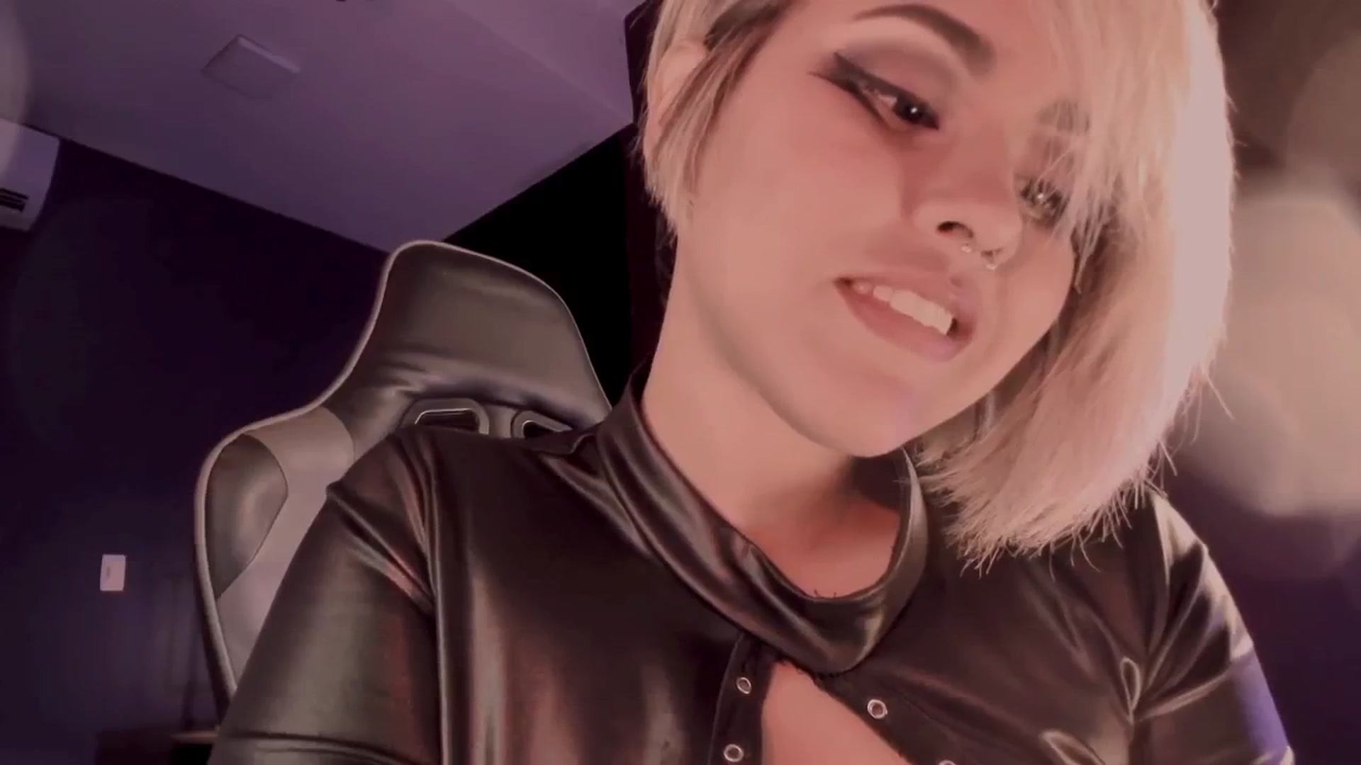Gallery image thumbnail from AbraxxysRadio's myfreecams stream on, 08/06/2024, 24:45 image 6 of 20