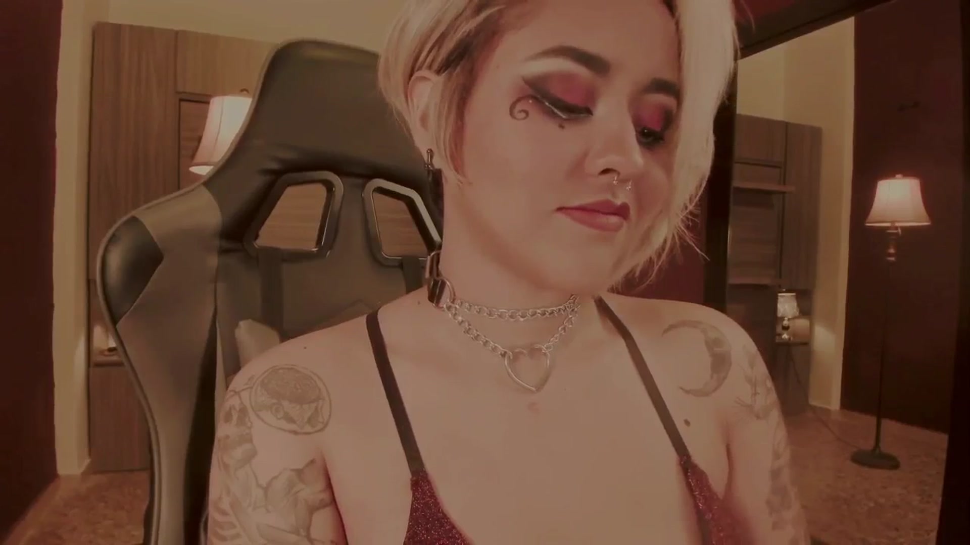 Gallery image thumbnail from AbraxxysRadio's myfreecams stream on, 08/06/2024, 23:45 image 6 of 20