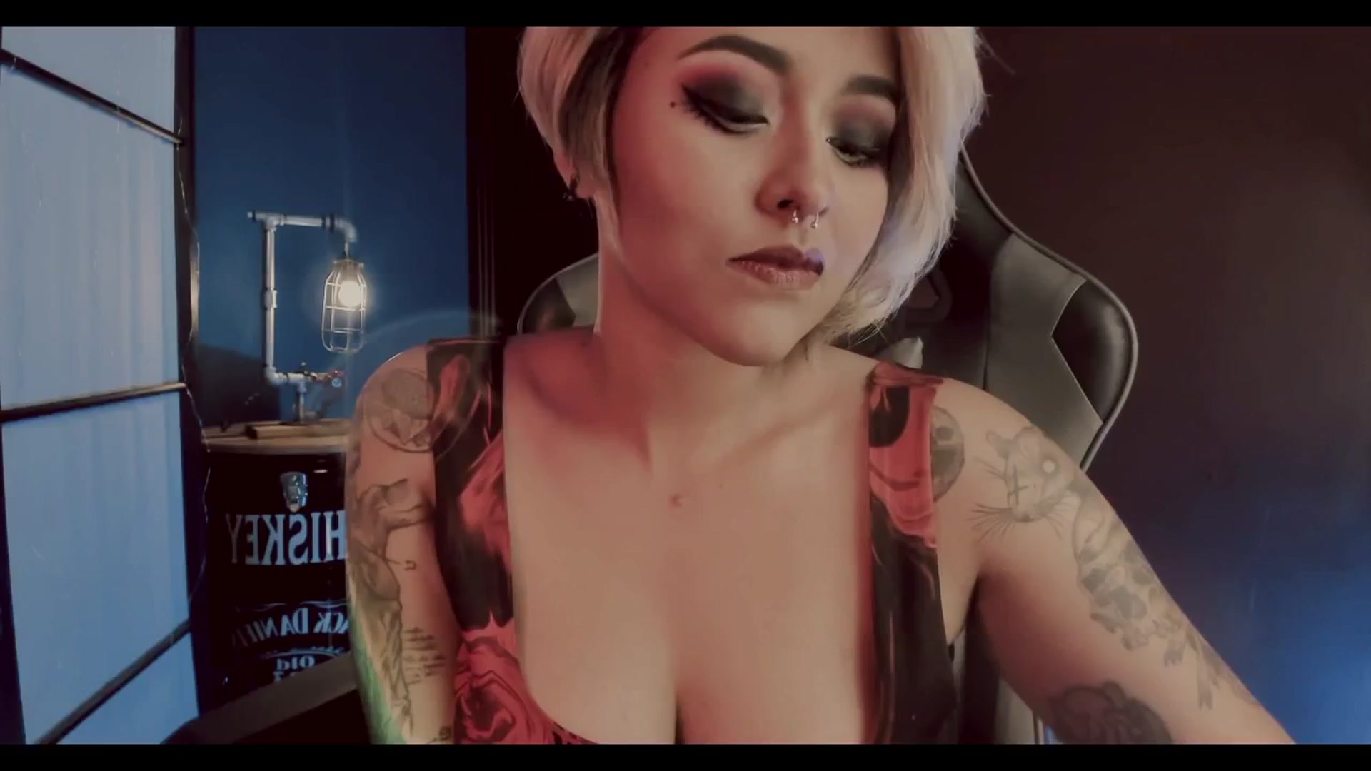 Gallery image thumbnail from AbraxxysRadio's myfreecams stream on, 08/15/2024, 24:05 image 1 of 20