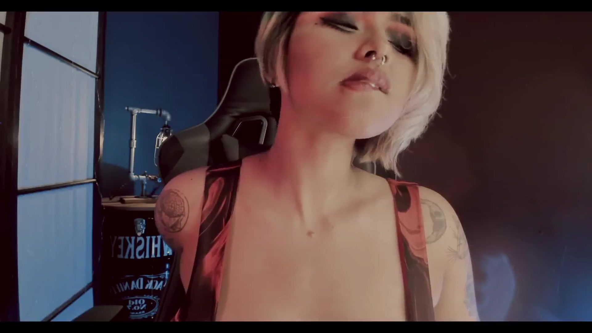 Gallery image thumbnail from AbraxxysRadio's myfreecams stream on, 08/15/2024, 24:05 image 14 of 20