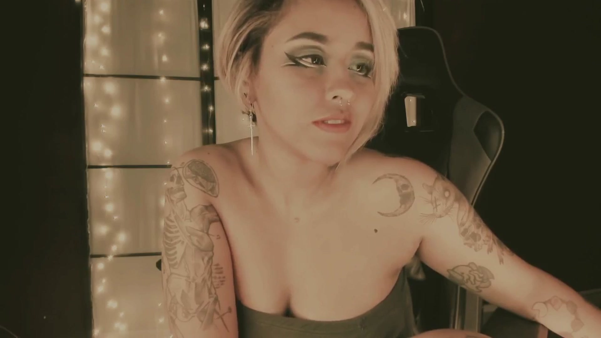 Gallery image thumbnail from AbraxxysRadio's myfreecams stream on, 08/28/2024, 24:59 image 9 of 20