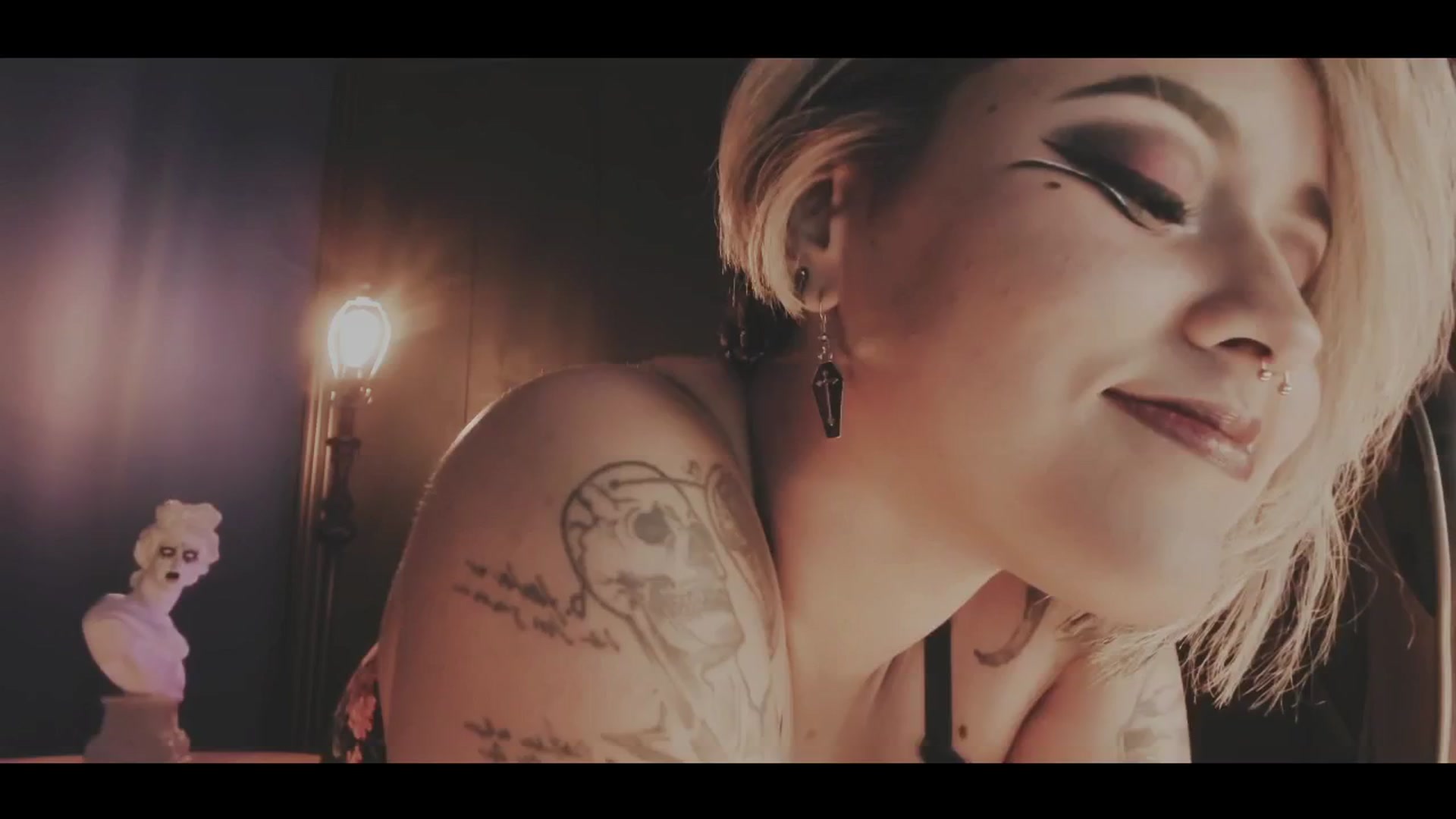 Gallery image thumbnail from AbraxxysRadio's myfreecams stream on, 08/30/2024, 24:15 image 13 of 20