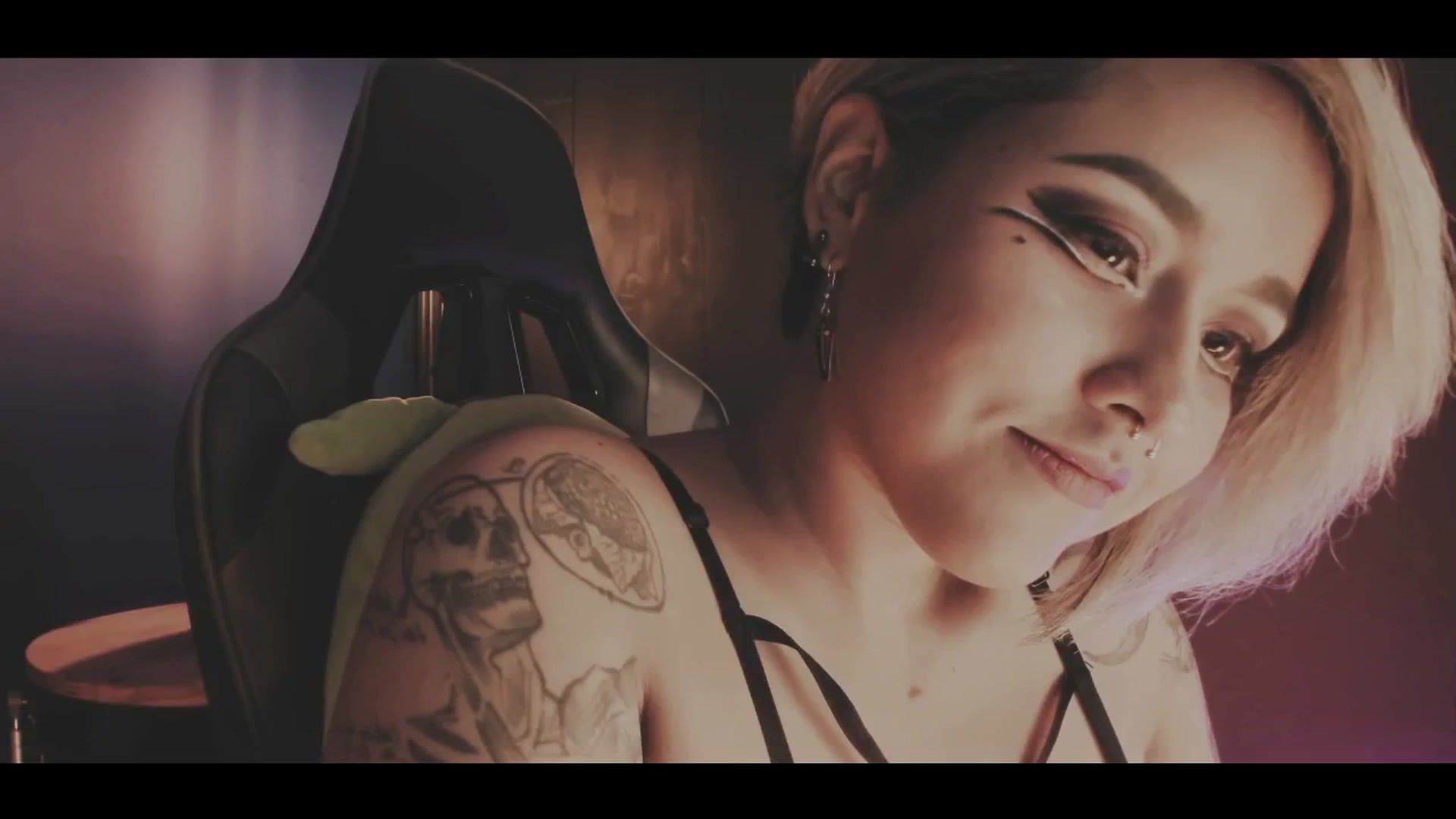Gallery image thumbnail from AbraxxysRadio's myfreecams stream on, 08/30/2024, 24:16 image 4 of 20