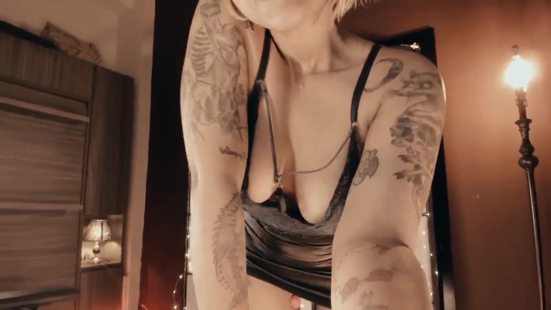 Gallery image thumbnail from AbraxxysRadio's myfreecams stream on, 08/31/2024, 01:25 image 17 of 20