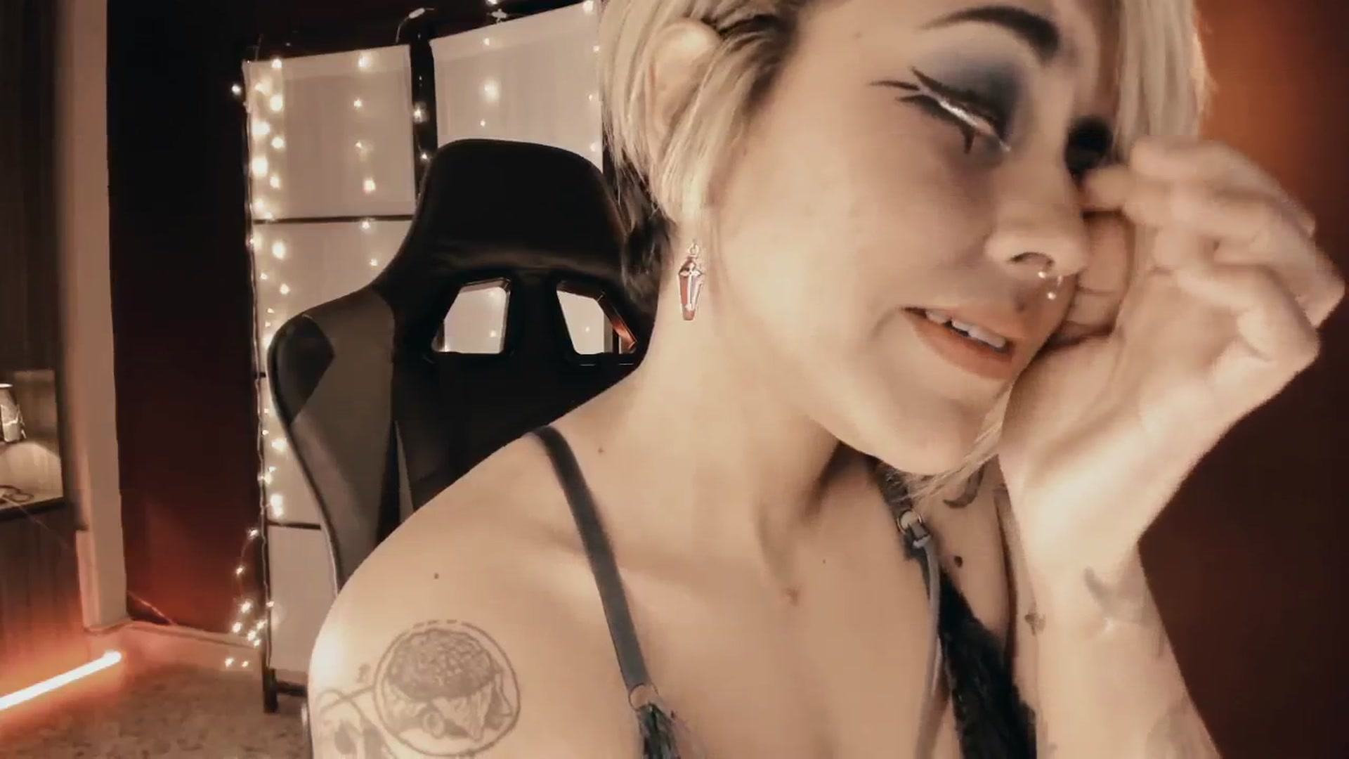 Gallery image thumbnail from AbraxxysRadio's myfreecams stream on, 08/31/2024, 01:25 image 3 of 20