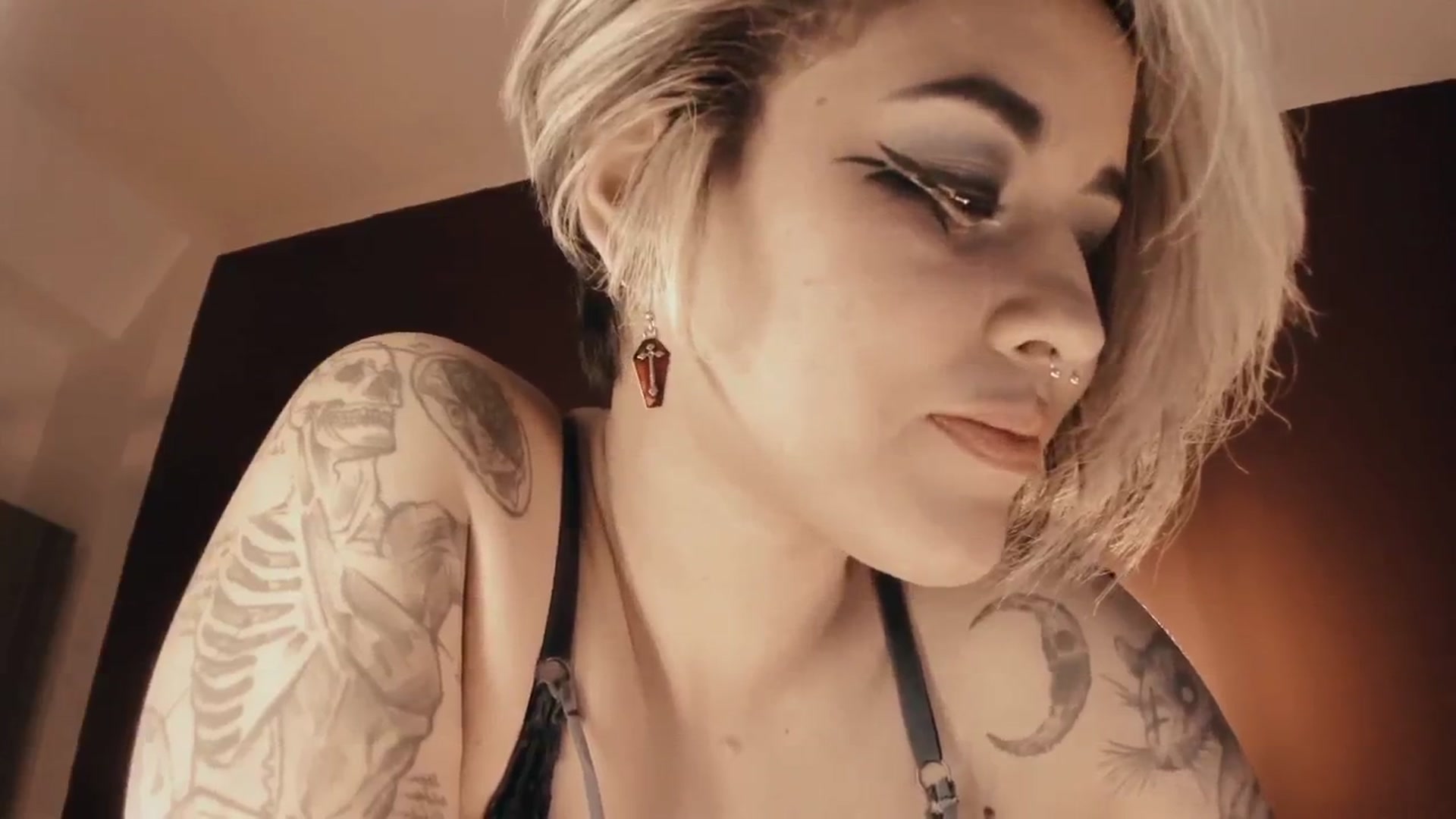 Gallery image thumbnail from AbraxxysRadio's myfreecams stream on, 08/31/2024, 01:25 image 20 of 20