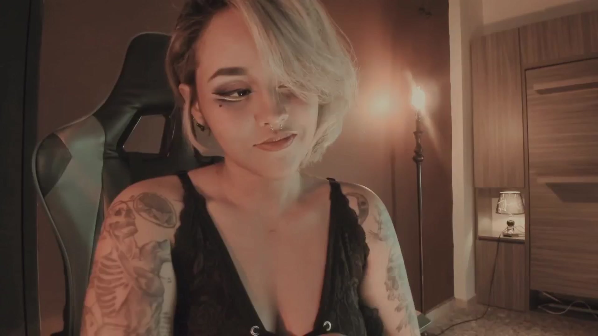 Gallery image thumbnail from AbraxxysRadio's myfreecams stream on, 09/14/2024, 24:09 image 2 of 20