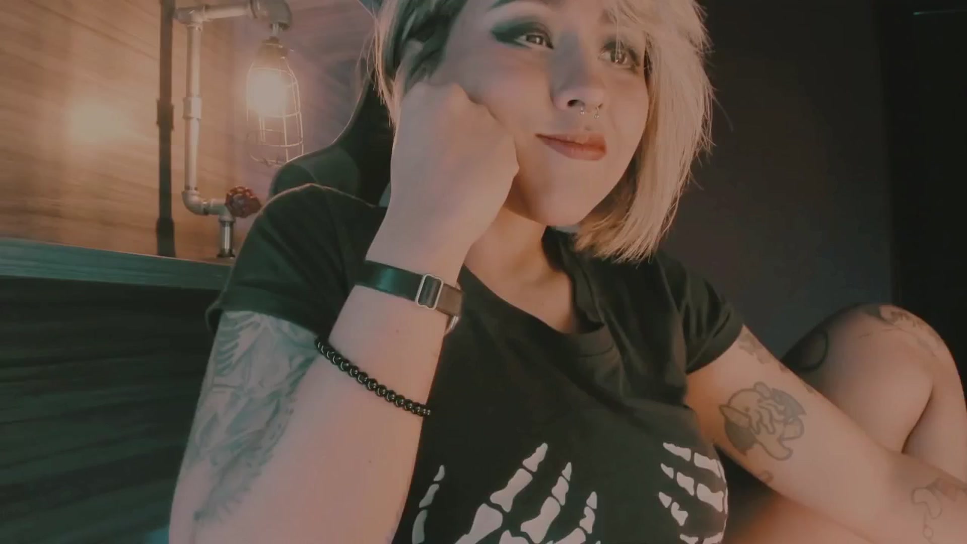 Gallery image thumbnail from AbraxxysRadio's myfreecams stream on, 09/17/2024, 04:18 image 4 of 20