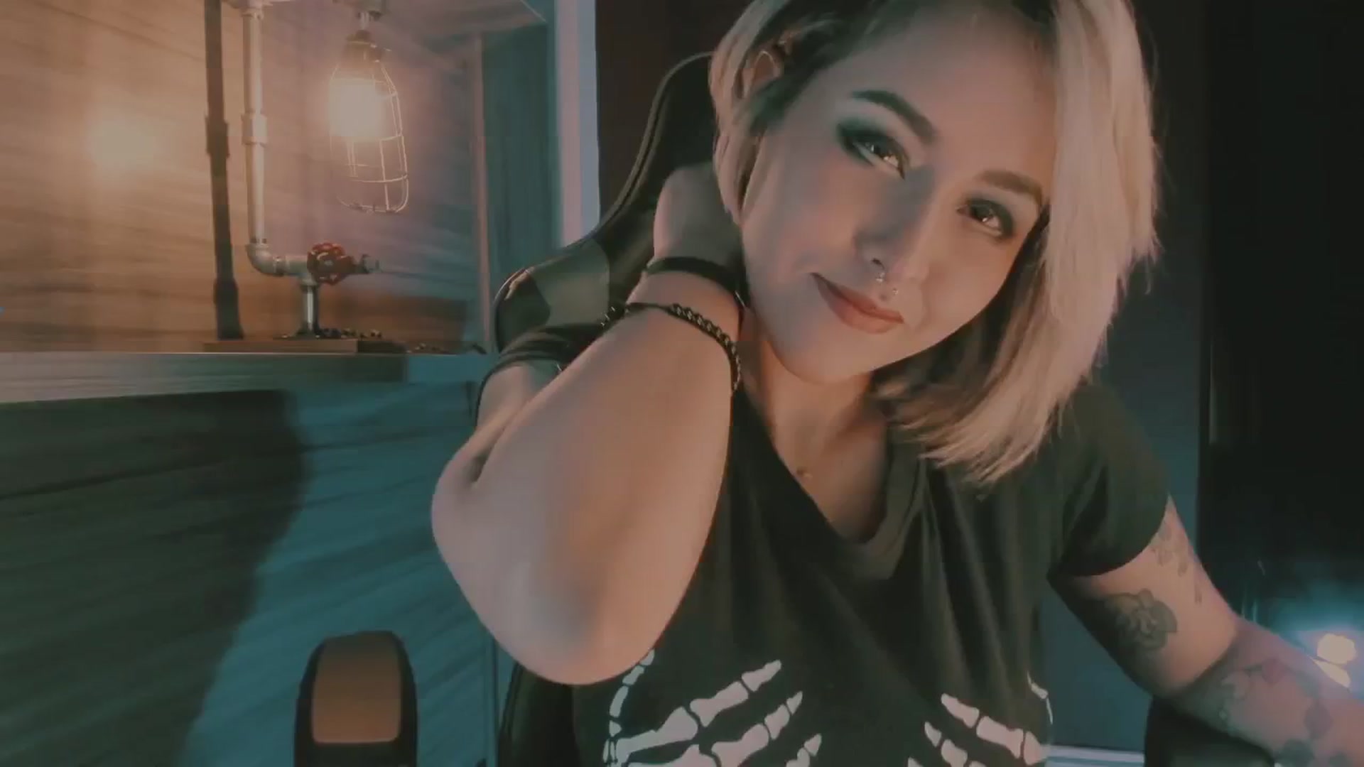 Gallery image thumbnail from AbraxxysRadio's myfreecams stream on, 09/17/2024, 04:18 image 1 of 20