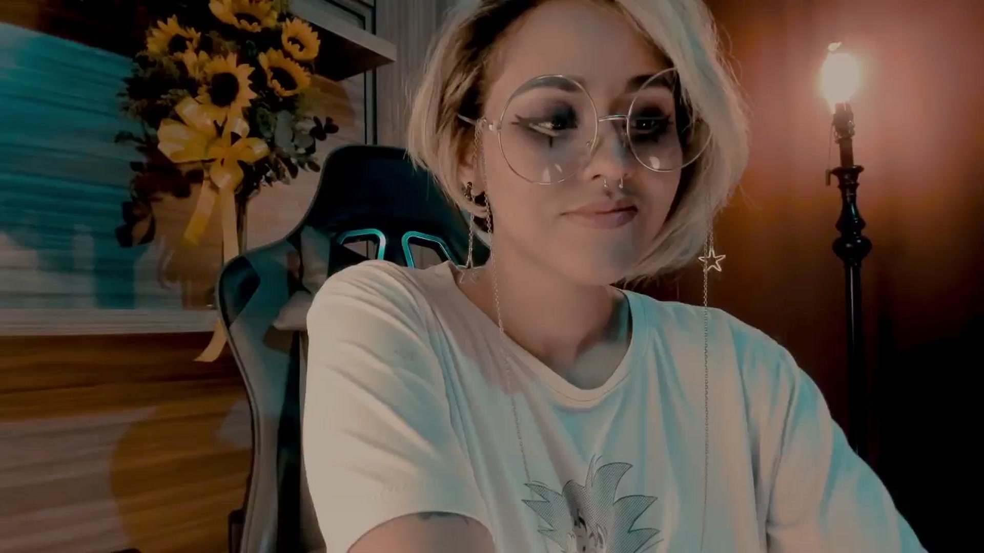Gallery image thumbnail from AbraxxysRadio's myfreecams stream on, 09/24/2024, 23:21 image 12 of 20