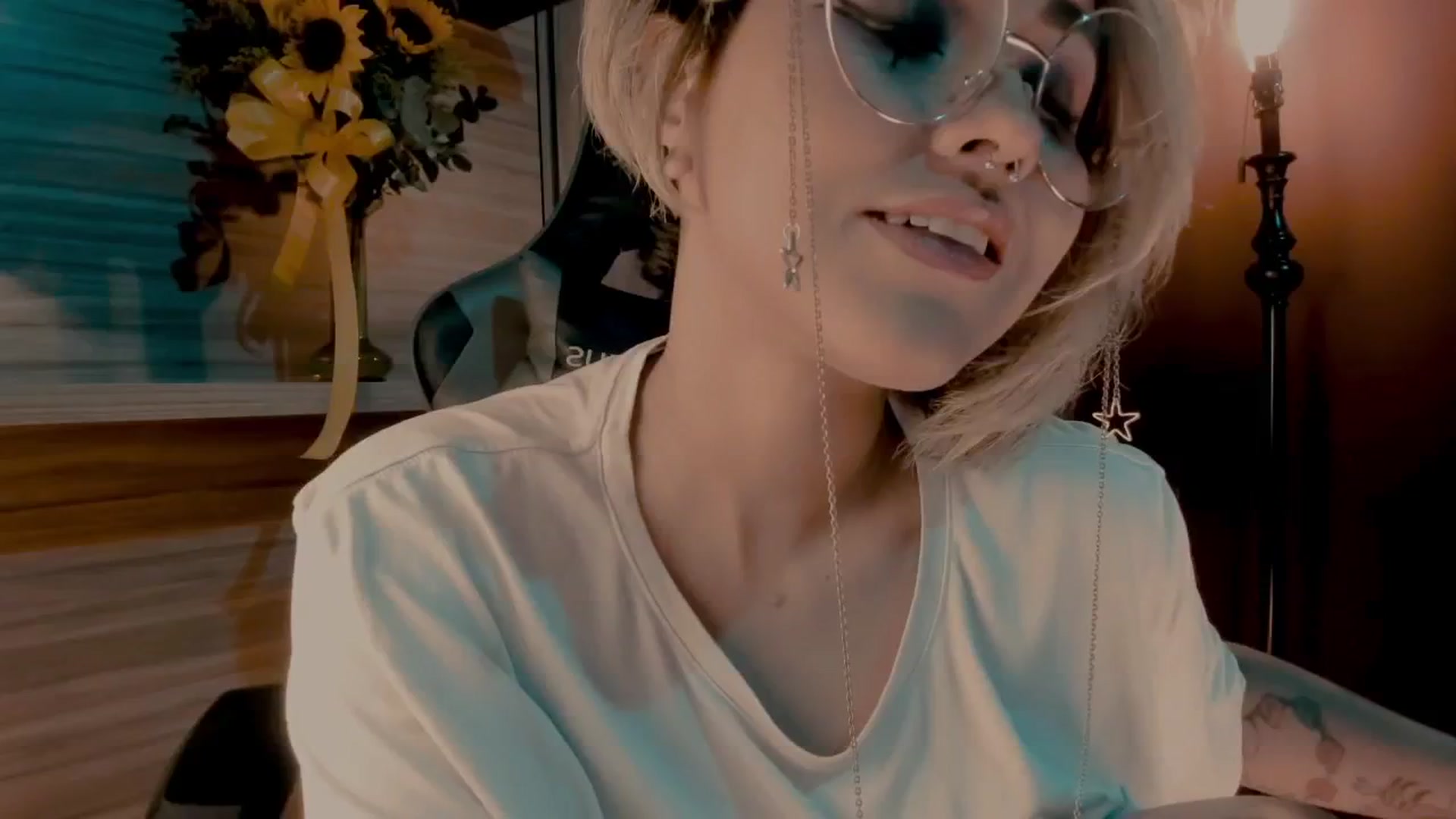 Gallery image thumbnail from AbraxxysRadio's myfreecams stream on, 09/24/2024, 23:21 image 16 of 20