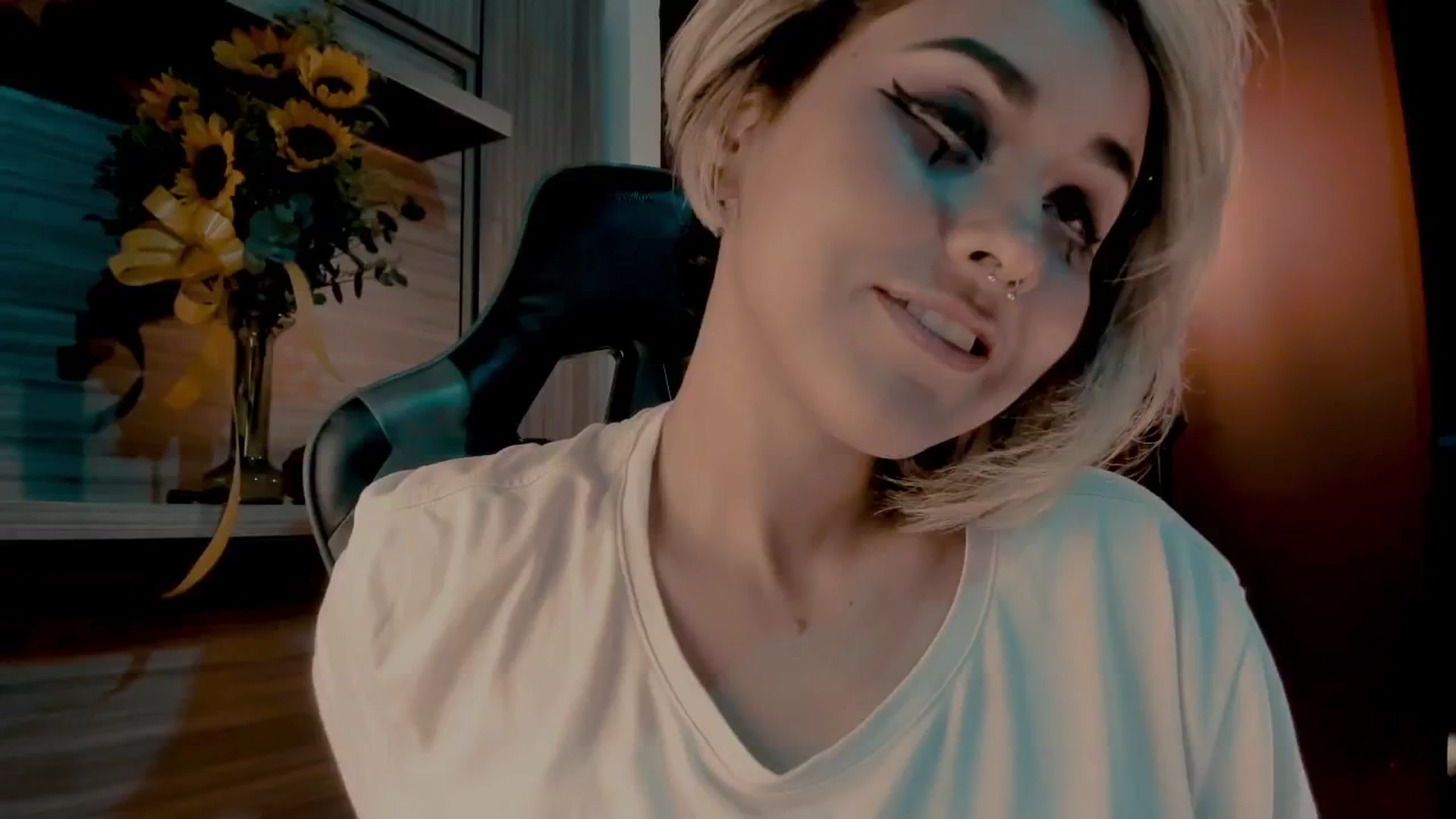 Gallery image thumbnail from AbraxxysRadio's myfreecams stream on, 09/25/2024, 24:39 image 14 of 20
