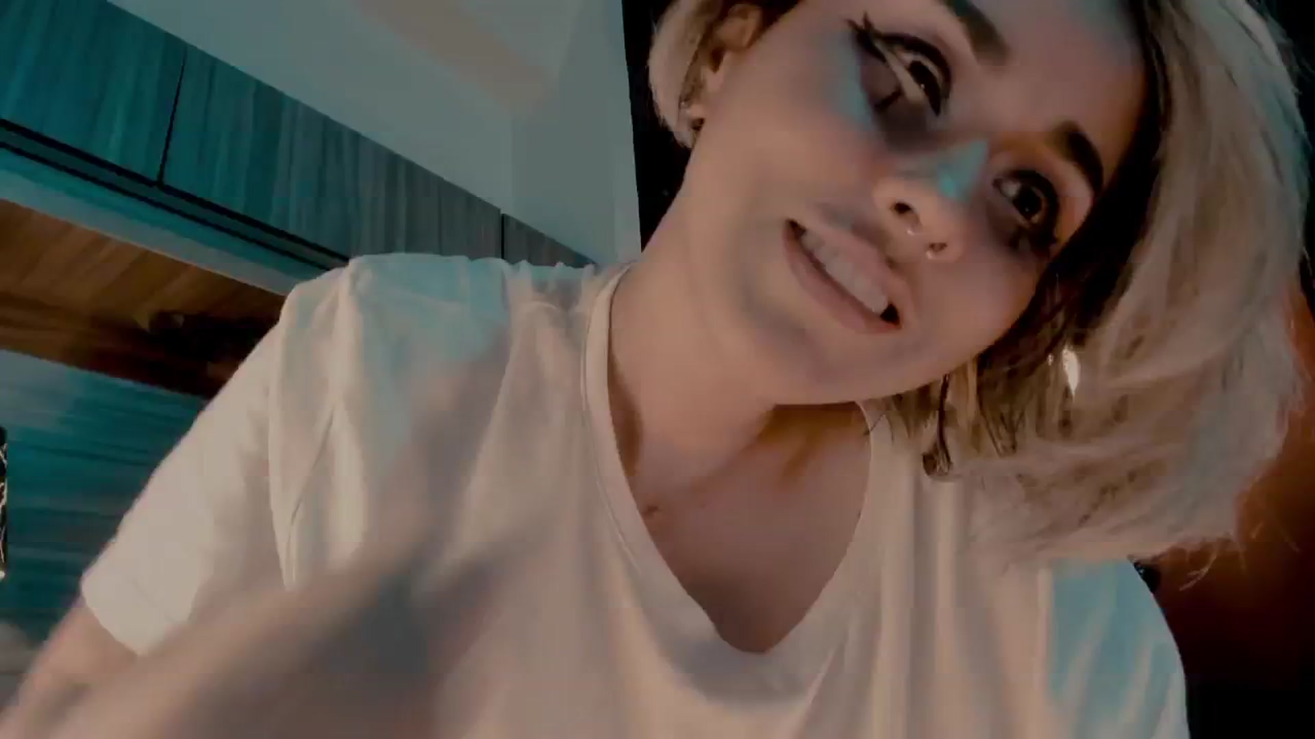 Gallery image thumbnail from AbraxxysRadio's myfreecams stream on, 09/25/2024, 24:39 image 1 of 20