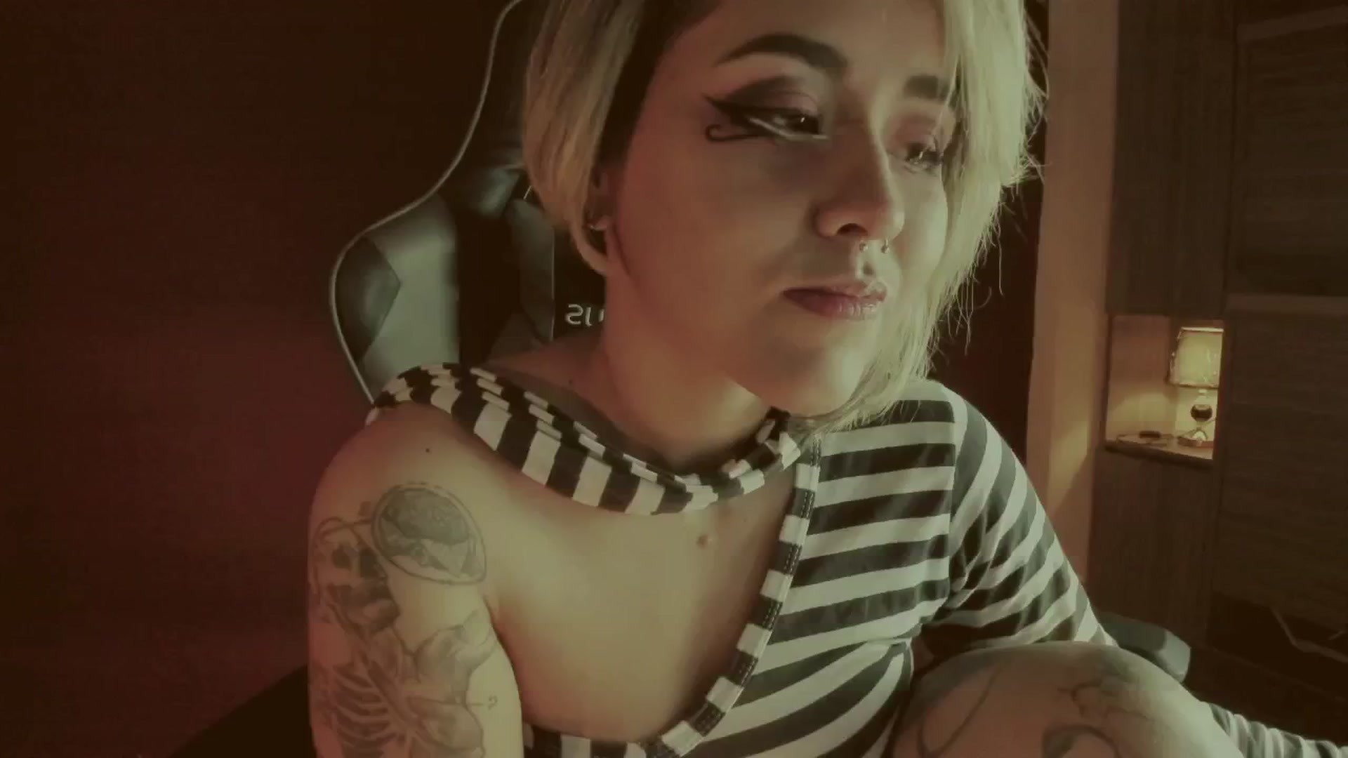 Gallery image thumbnail from AbraxxysRadio's myfreecams stream on, 09/27/2024, 24:03 image 3 of 20