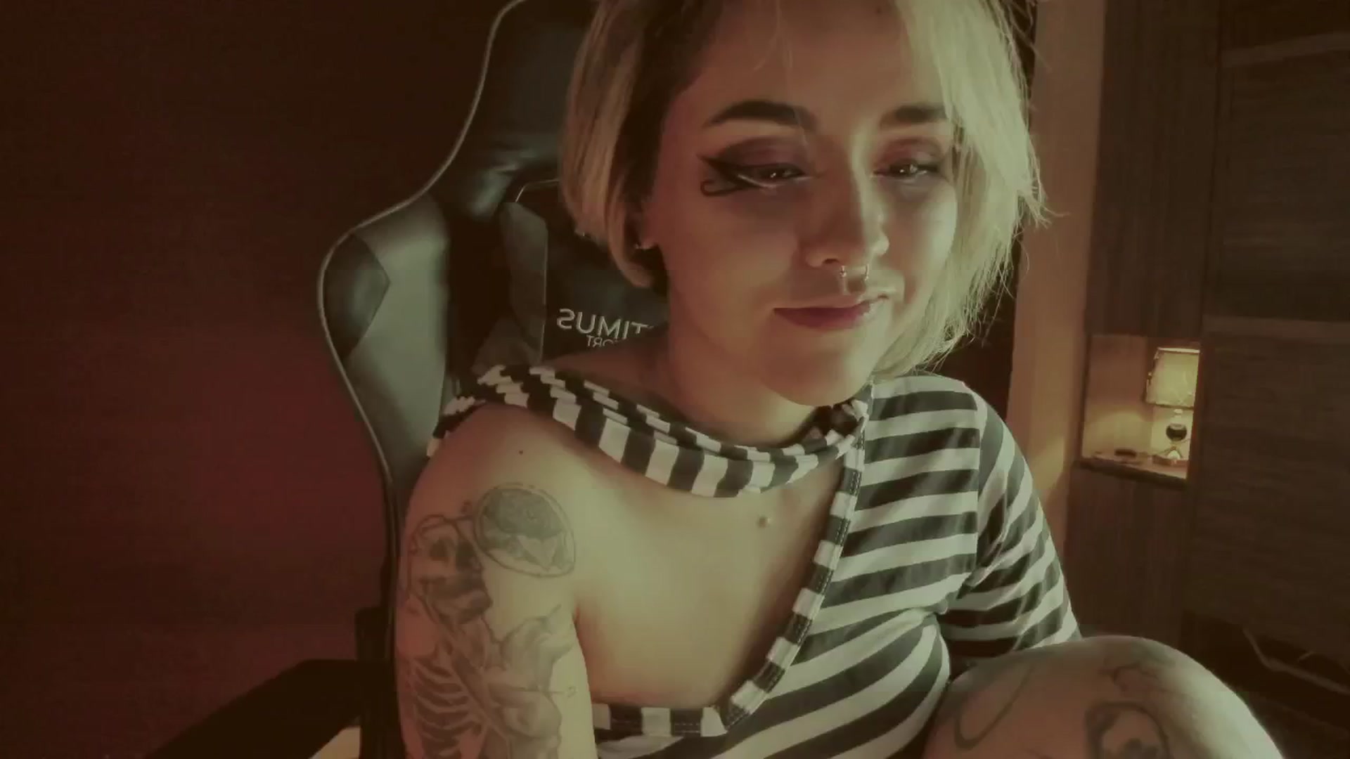 Gallery image thumbnail from AbraxxysRadio's myfreecams stream on, 09/27/2024, 24:03 image 1 of 20