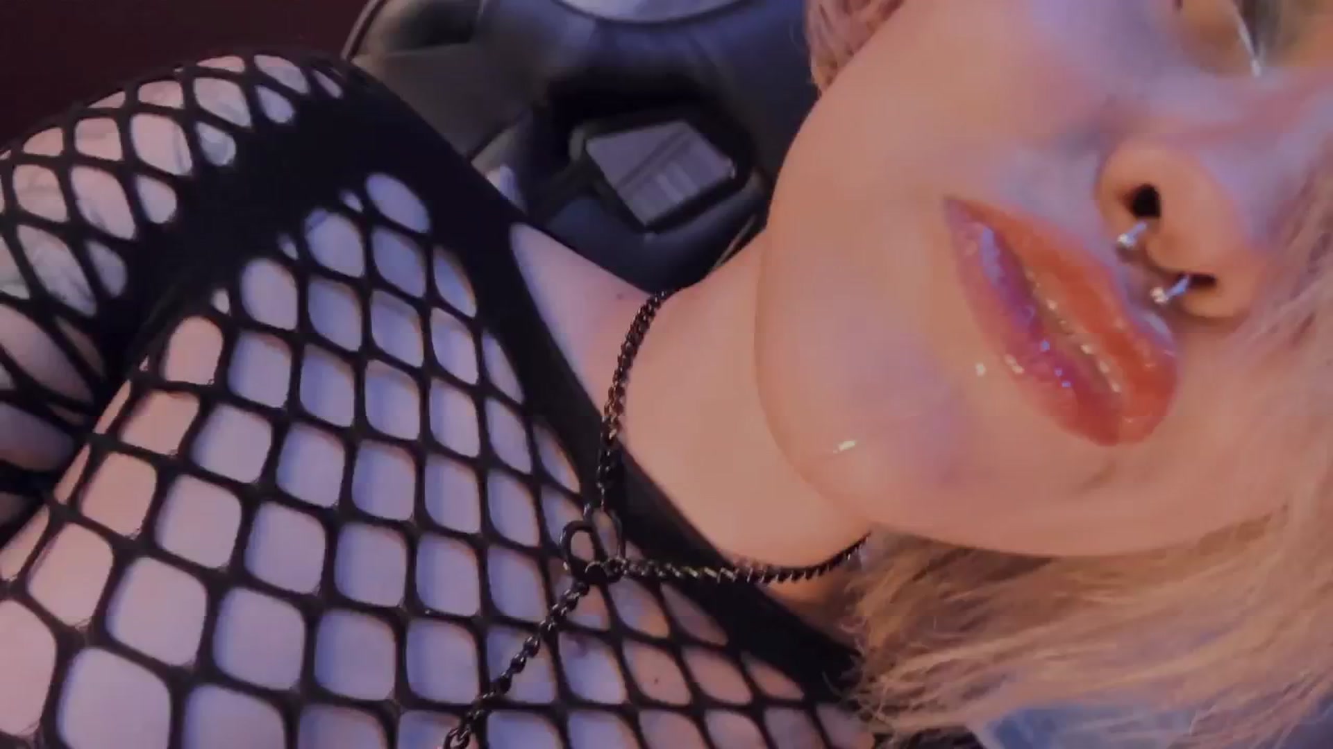 Gallery image thumbnail from AbraxxysRadio's myfreecams stream on, 10/01/2024, 24:00 image 20 of 20