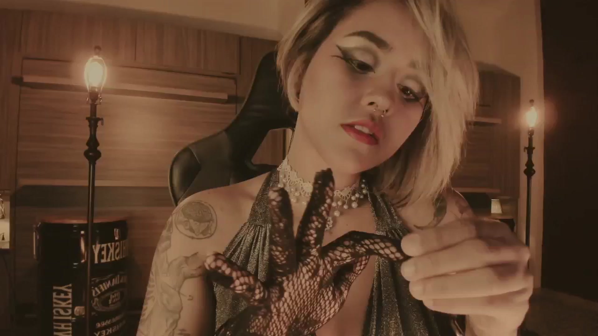 Gallery image thumbnail from AbraxxysRadio's myfreecams stream on, 10/02/2024, 24:34 image 2 of 20