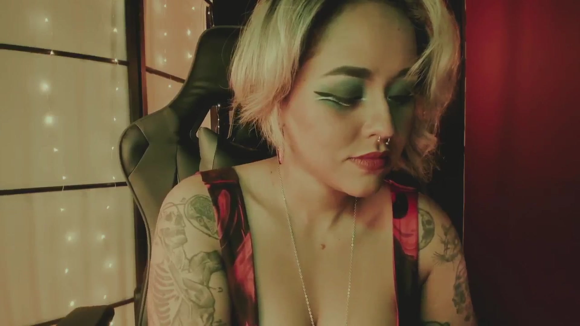 Gallery image thumbnail from AbraxxysRadio's myfreecams stream on, 10/08/2024, 24:38 image 3 of 20