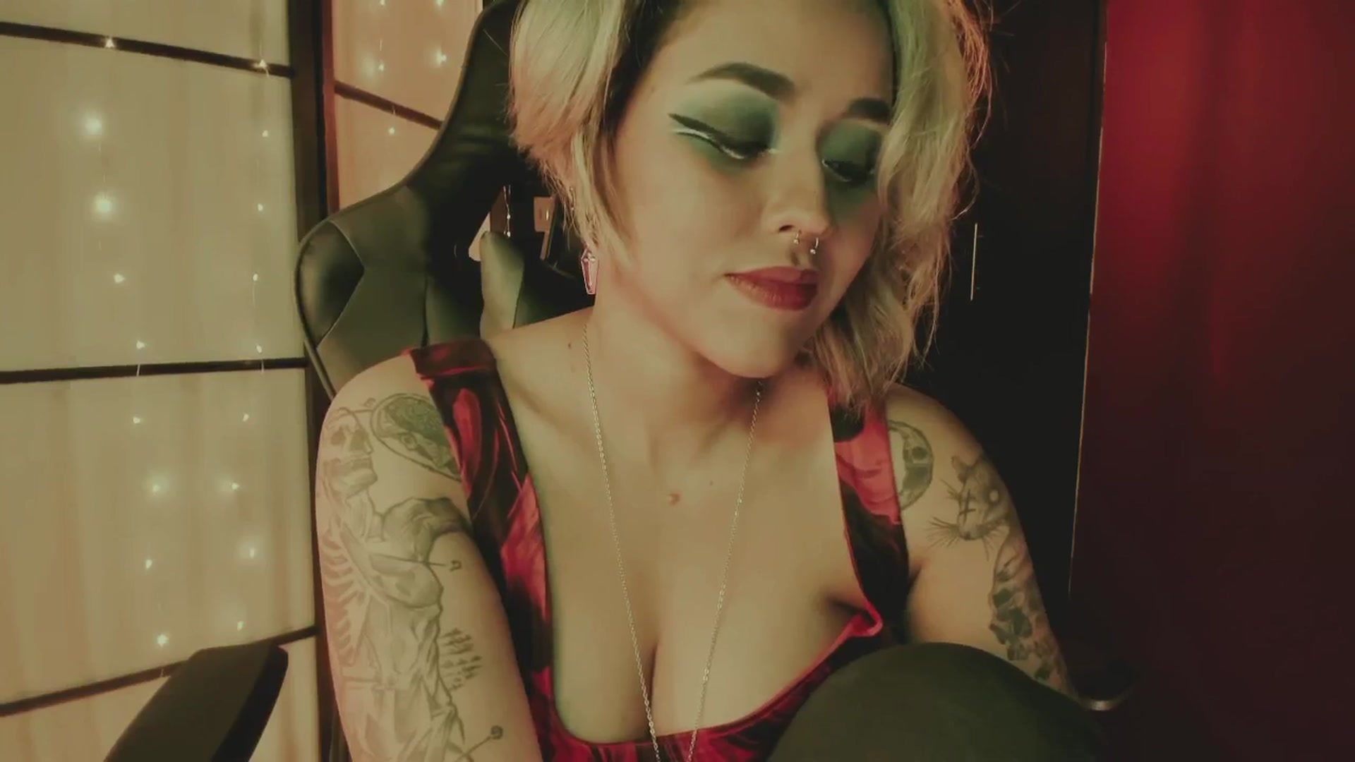 Gallery image thumbnail from AbraxxysRadio's myfreecams stream on, 10/08/2024, 24:38 image 6 of 20