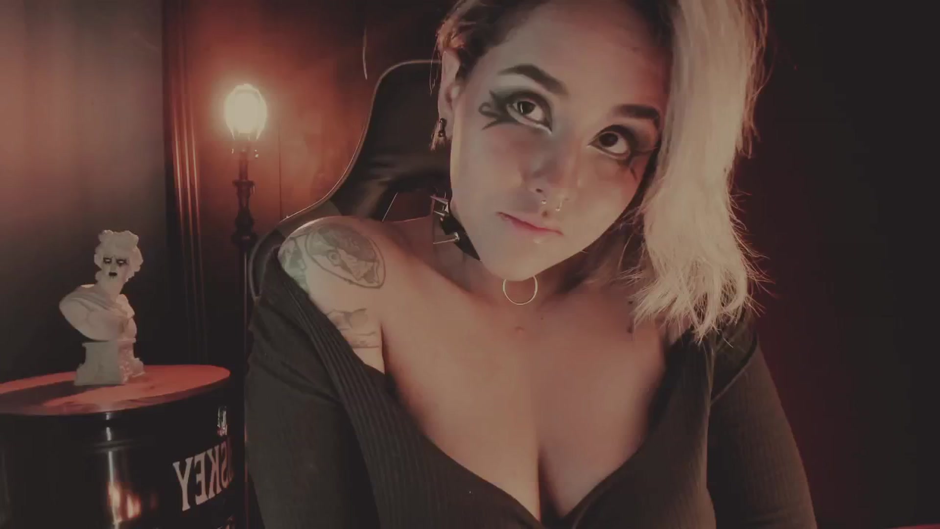 Gallery image thumbnail from AbraxxysRadio's myfreecams stream on, 10/09/2024, 02:12 image 1 of 20
