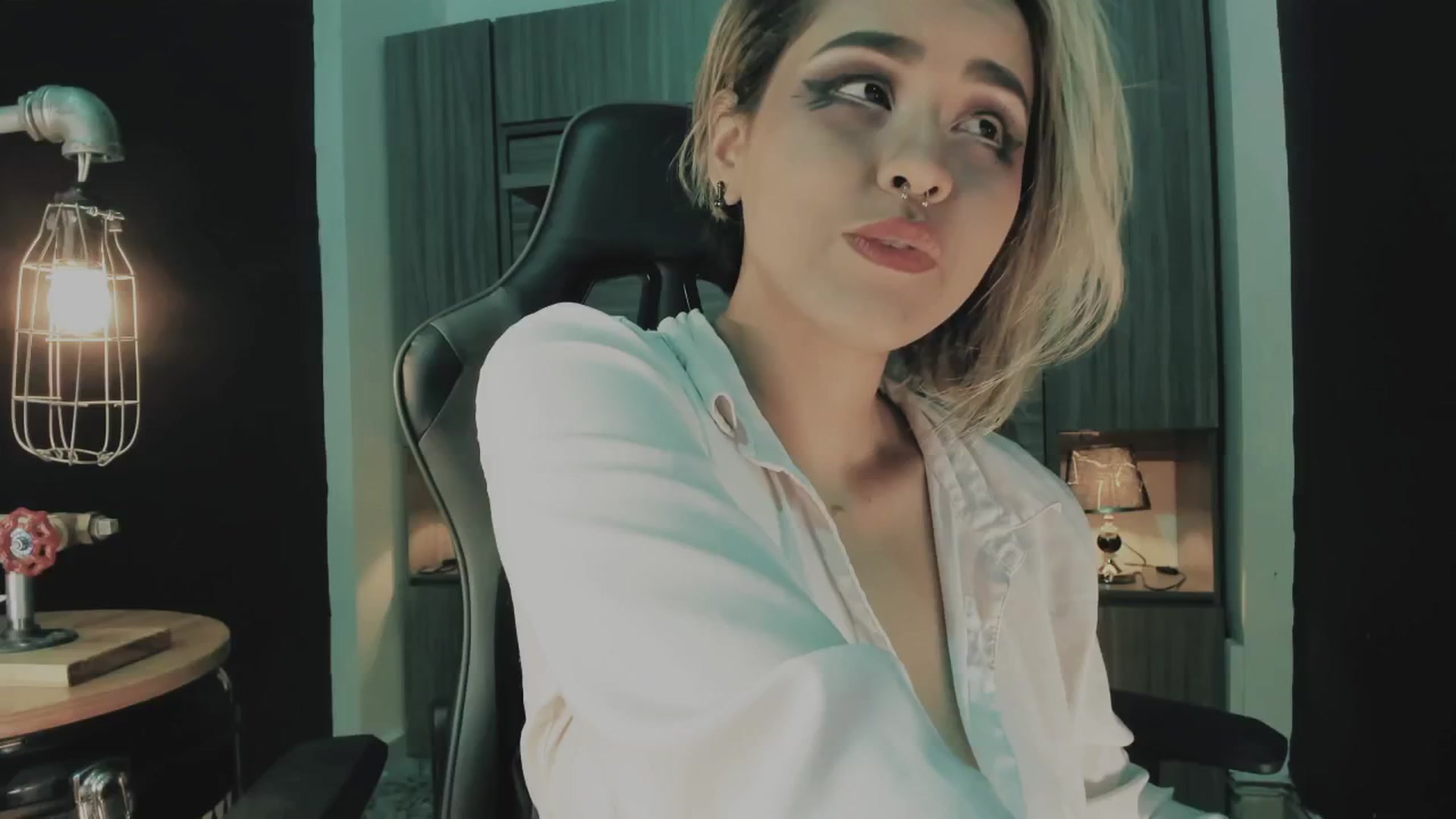 Gallery image thumbnail from AbraxxysRadio's myfreecams stream on, 10/24/2024, 24:31 image 8 of 20